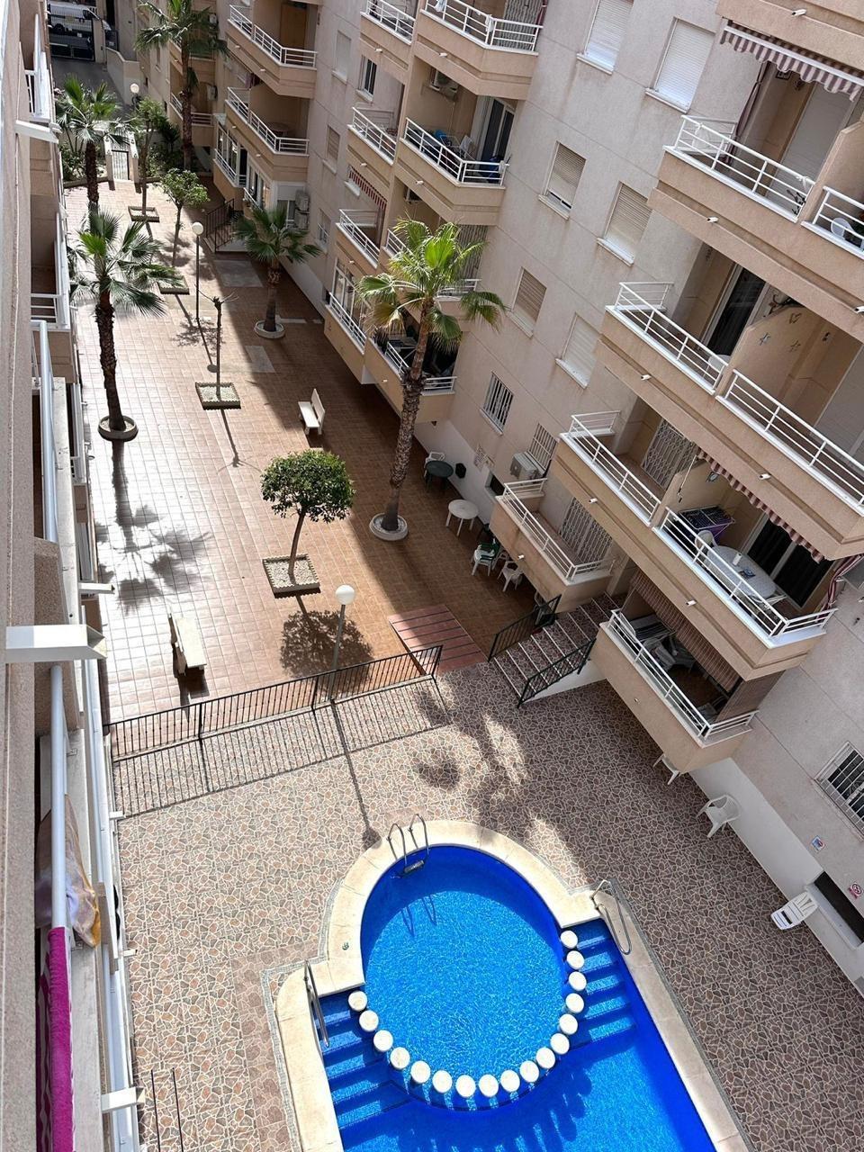 For sale - 2 Bedroom 1 Bathroom Apartment in Torrevieja - Estacion De Autobuses  - Alicante
