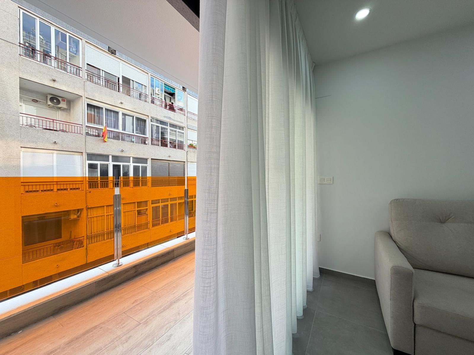 For sale - 3 Bedroom 2 Bathroom Apartment in Torrevieja - Estacion De Autobuses  - Alicante