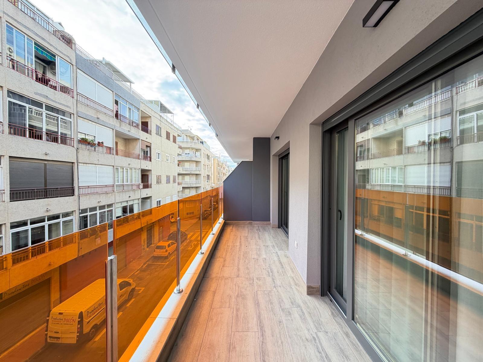 For sale - 3 Bedroom 2 Bathroom Apartment in Torrevieja - Estacion De Autobuses  - Alicante