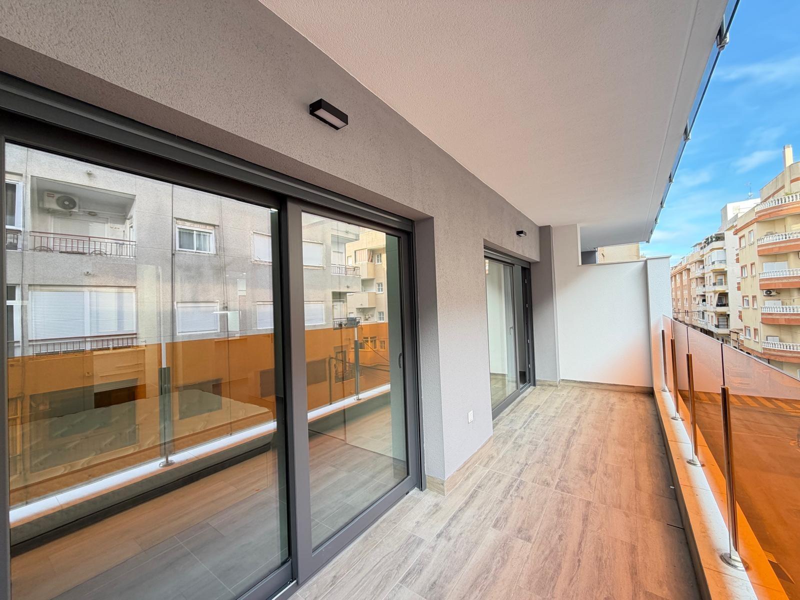 For sale - 3 Bedroom 2 Bathroom Apartment in Torrevieja - Estacion De Autobuses  - Alicante