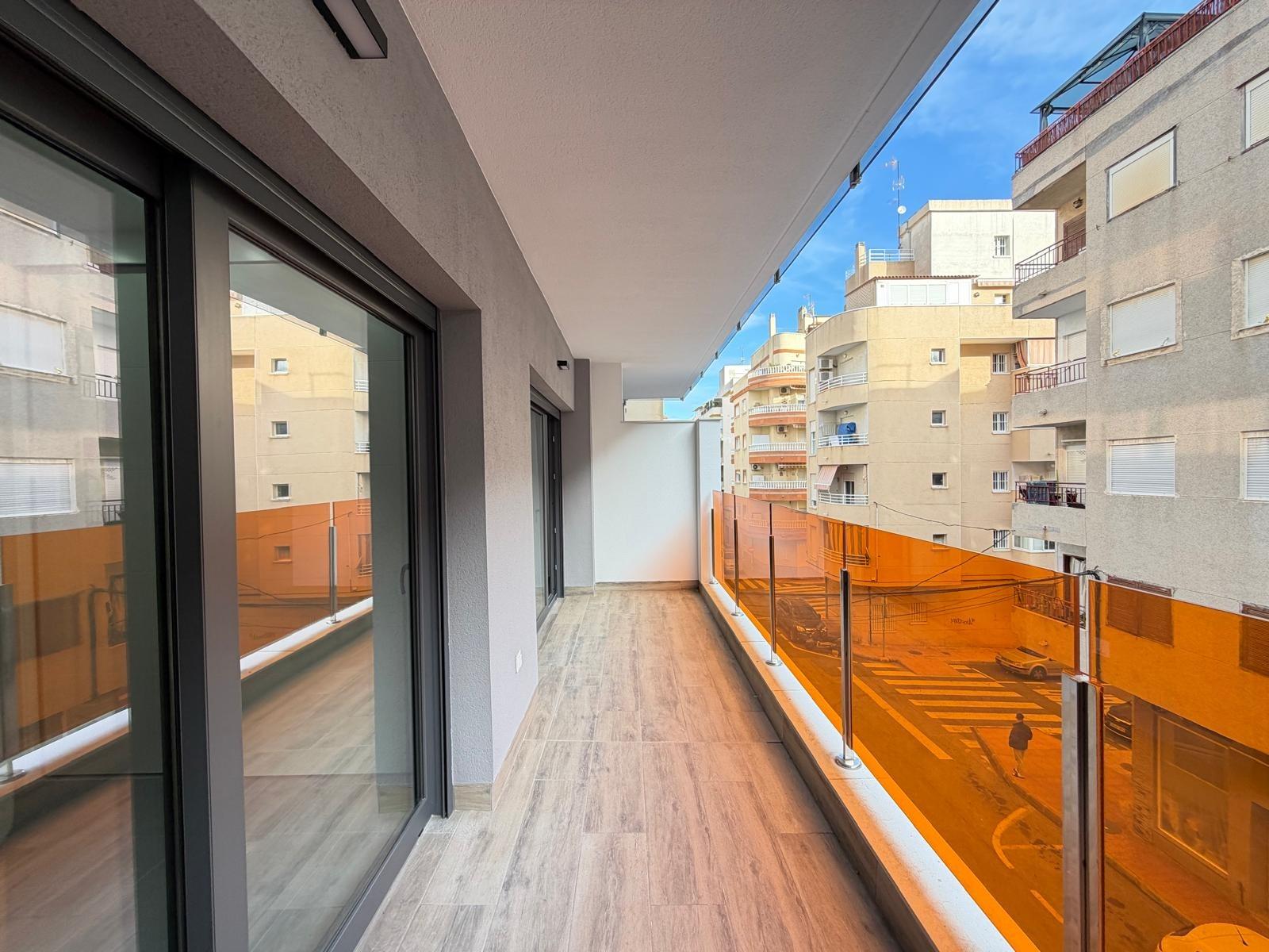 For sale - 3 Bedroom 2 Bathroom Apartment in Torrevieja - Estacion De Autobuses  - Alicante