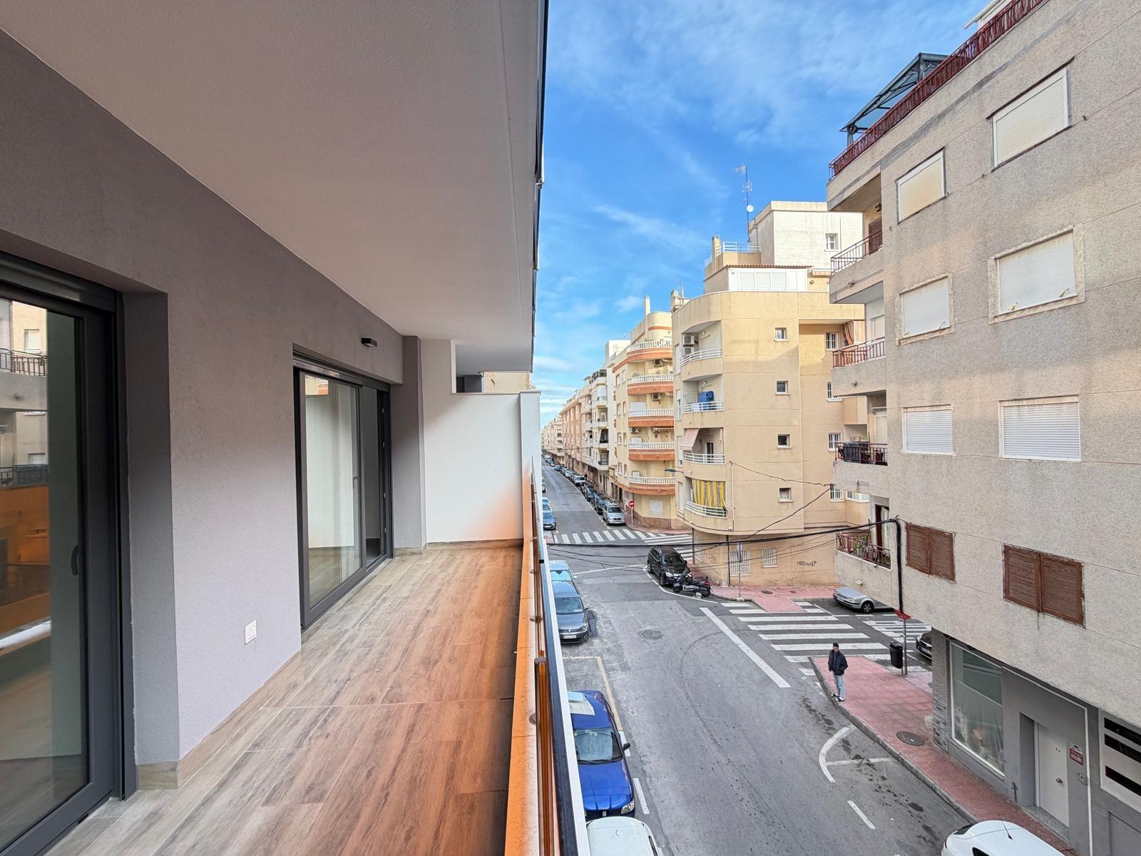 For sale - 3 Bedroom 2 Bathroom Apartment in Torrevieja - Estacion De Autobuses  - Alicante