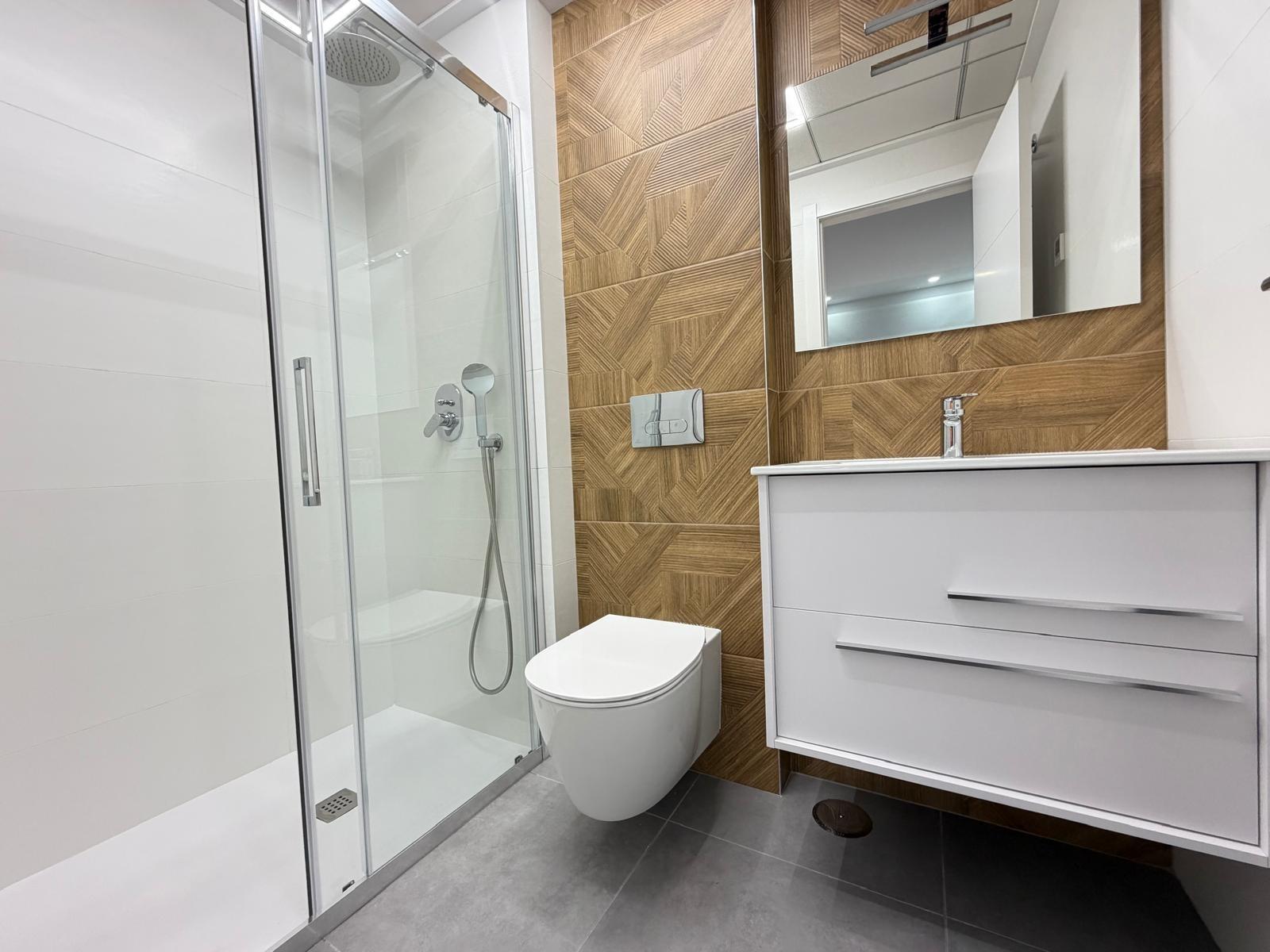 For sale - 3 Bedroom 2 Bathroom Apartment in Torrevieja - Estacion De Autobuses  - Alicante