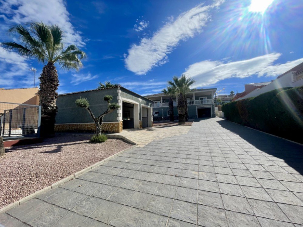Sold - 4 Bedroom 3 Bathroom Villa in Ciudad Quesada - Costa Blanca  - Alicante
