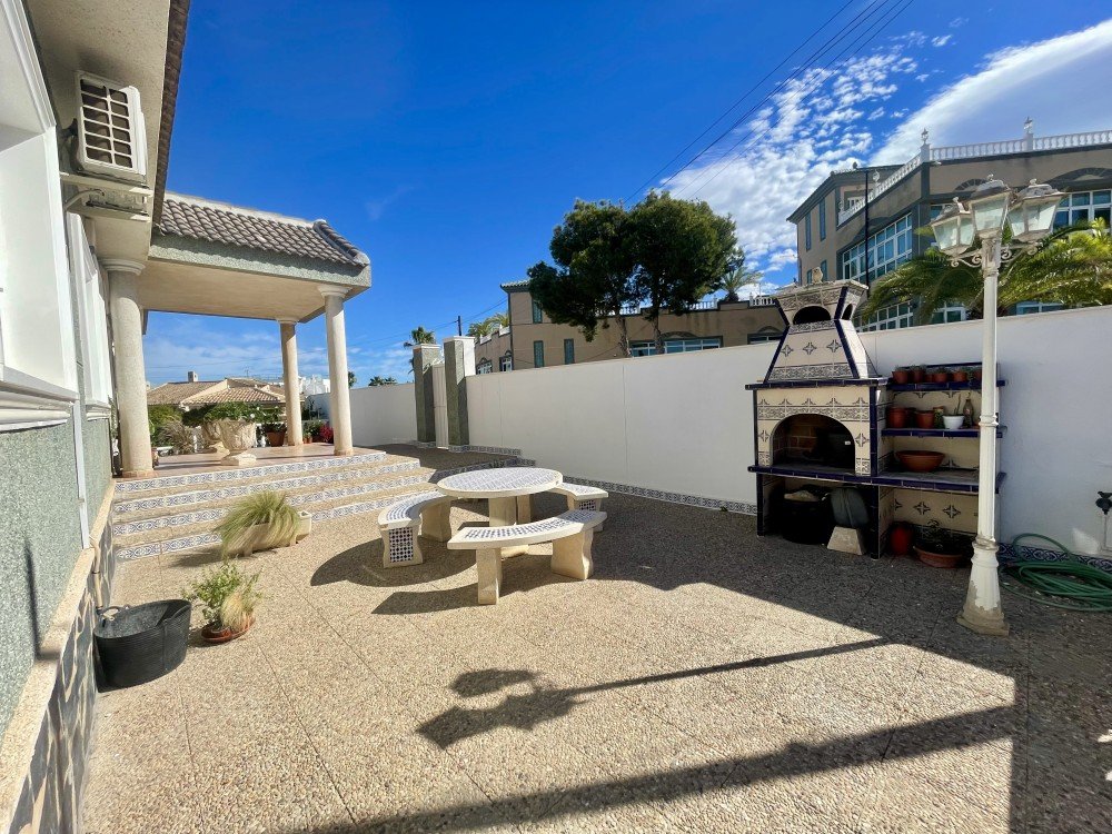 Sold - 4 Bedroom 3 Bathroom Villa in Ciudad Quesada - Costa Blanca  - Alicante