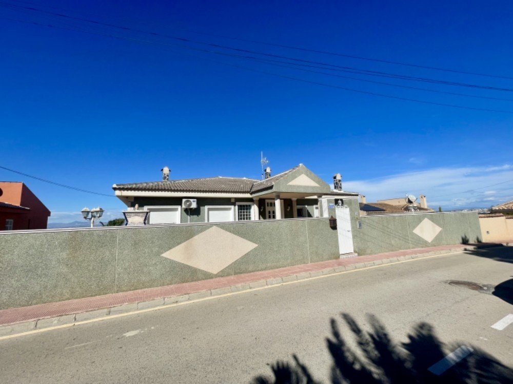 Sold - 4 Bedroom 3 Bathroom Villa in Ciudad Quesada - Costa Blanca  - Alicante