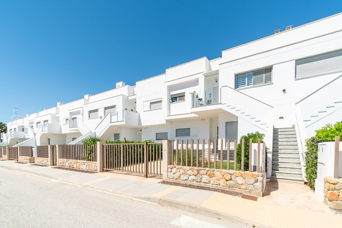 For sale - 2 Bedroom 2 Bathroom Bungalow in Vistabella Golf Entre Naranjos - Inland  - Alicante