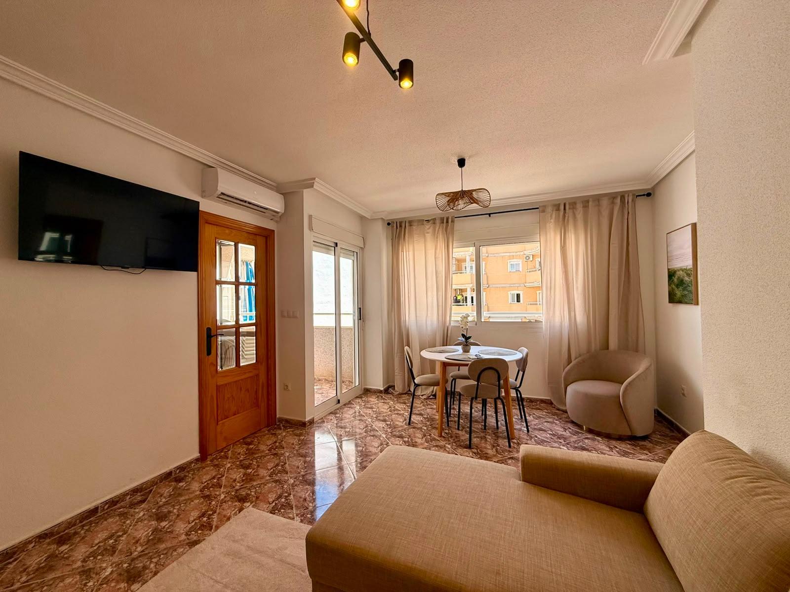 For sale - 2 Bedroom 2 Bathroom Apartment in Torrevieja - Playa Del Cura  - Alicante