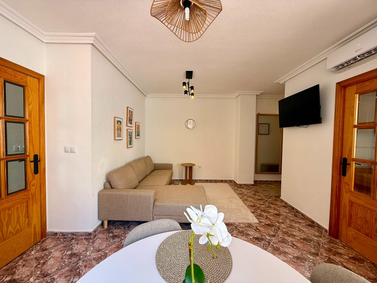 For sale - 2 Bedroom 2 Bathroom Apartment in Torrevieja - Playa Del Cura  - Alicante