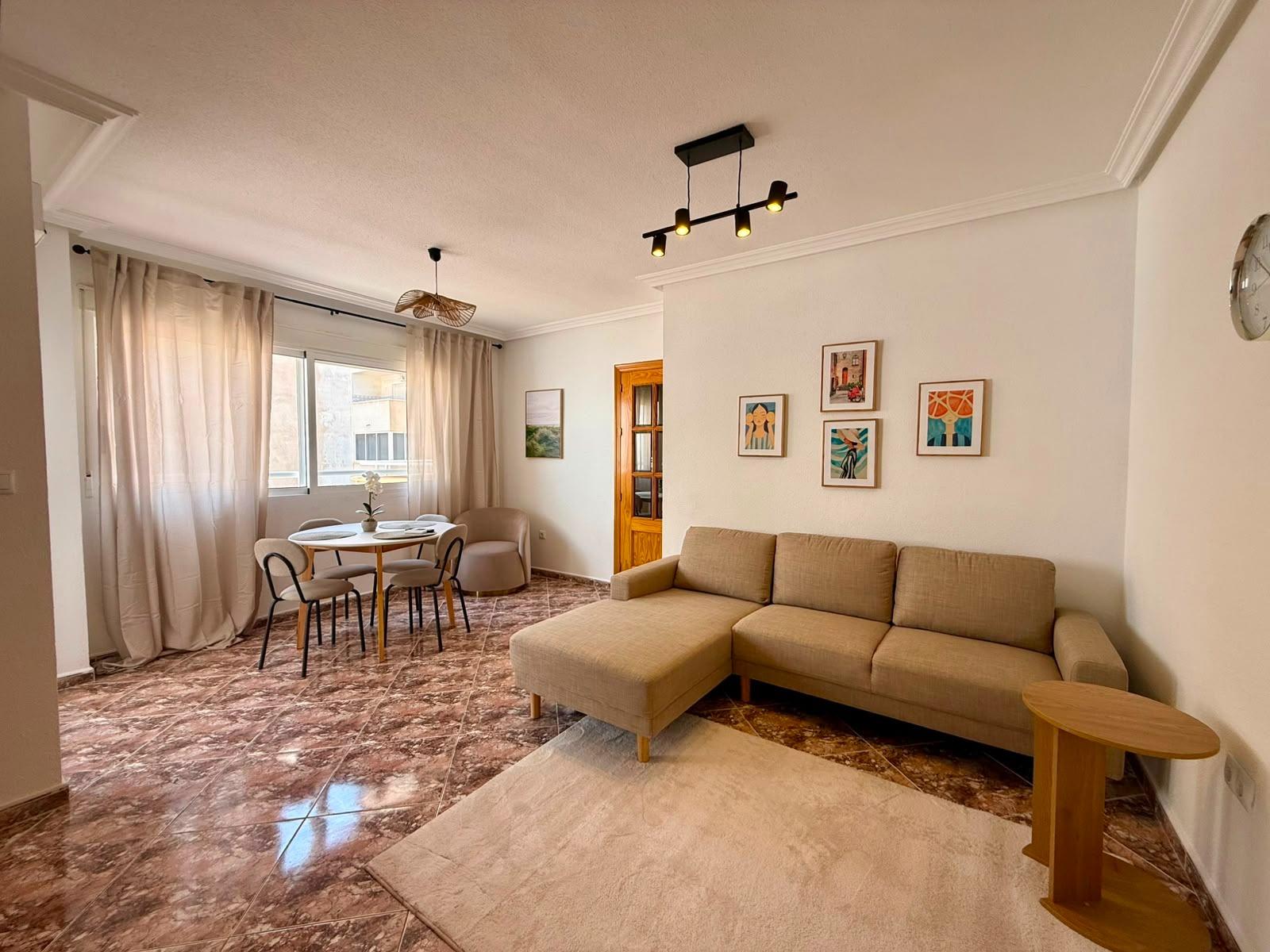 For sale - 2 Bedroom 2 Bathroom Apartment in Torrevieja - Playa Del Cura  - Alicante