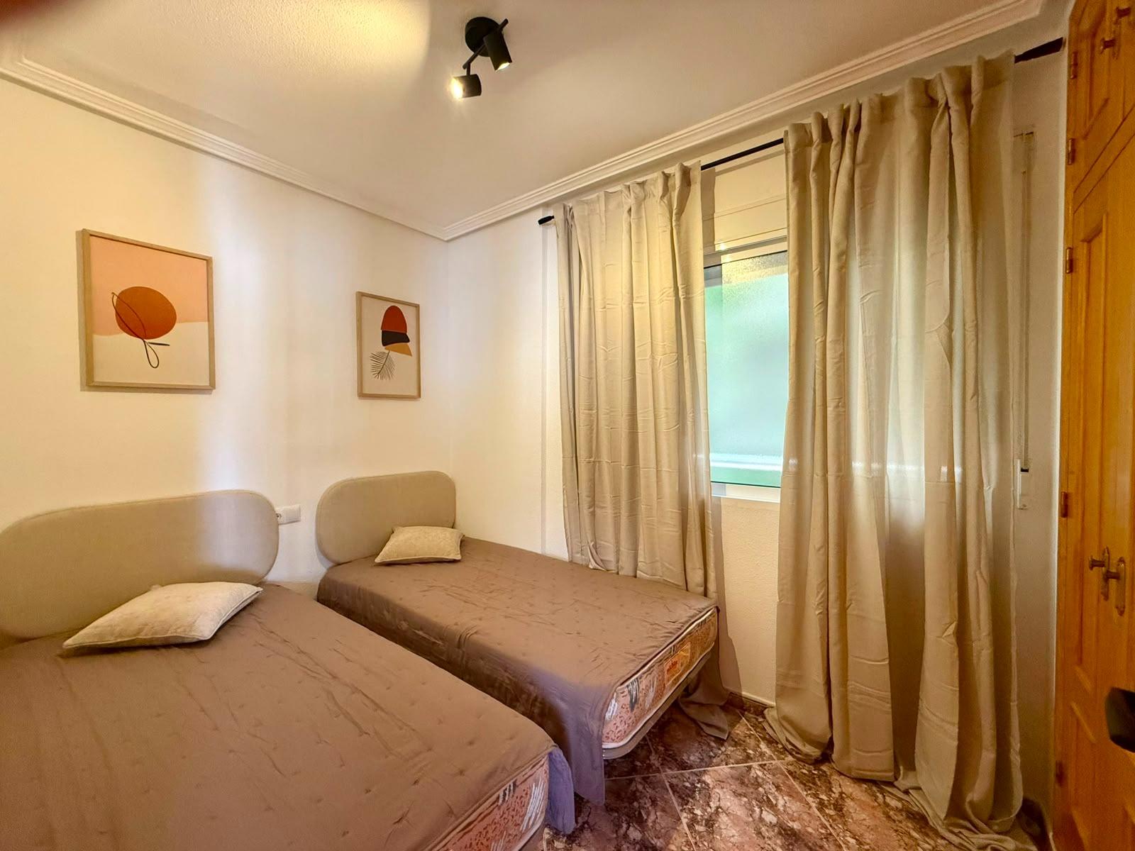For sale - 2 Bedroom 2 Bathroom Apartment in Torrevieja - Playa Del Cura  - Alicante