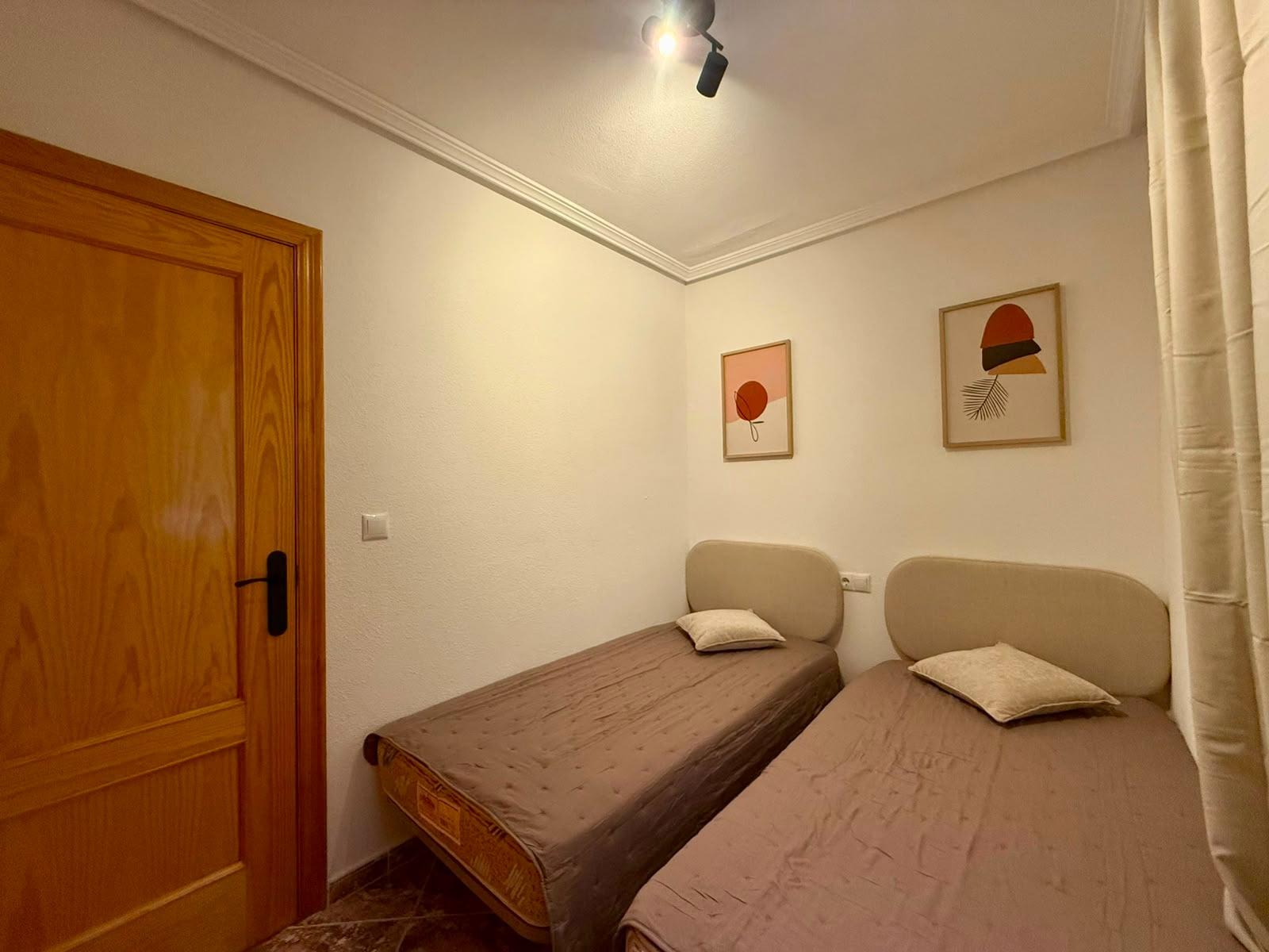 For sale - 2 Bedroom 2 Bathroom Apartment in Torrevieja - Playa Del Cura  - Alicante