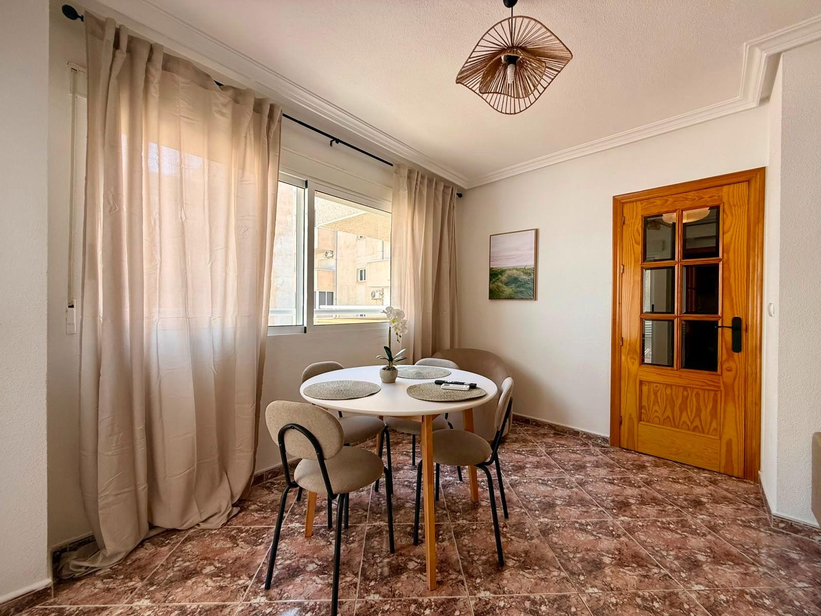 For sale - 2 Bedroom 2 Bathroom Apartment in Torrevieja - Playa Del Cura  - Alicante