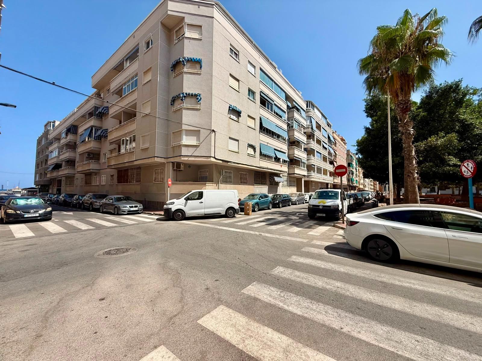 For sale - 2 Bedroom 2 Bathroom Apartment in Torrevieja - Playa Del Cura  - Alicante