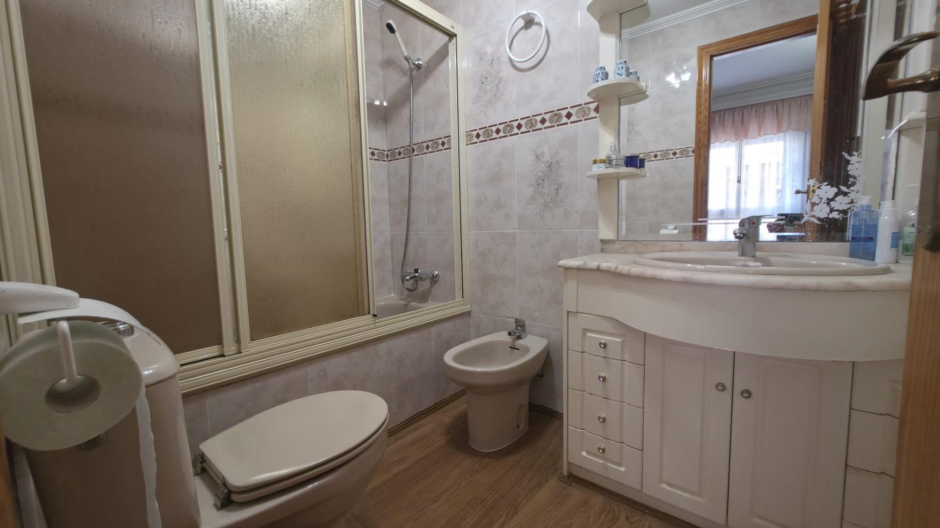 For sale - 3 Bedroom 2 Bathroom Apartment in Torrevieja - Acequion  - Alicante
