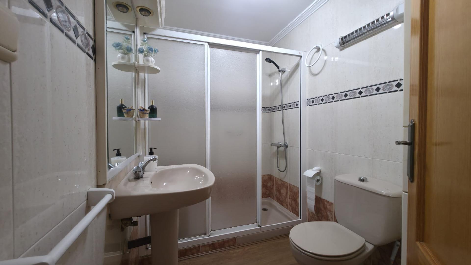 For sale - 3 Bedroom 2 Bathroom Apartment in Torrevieja - Acequion  - Alicante