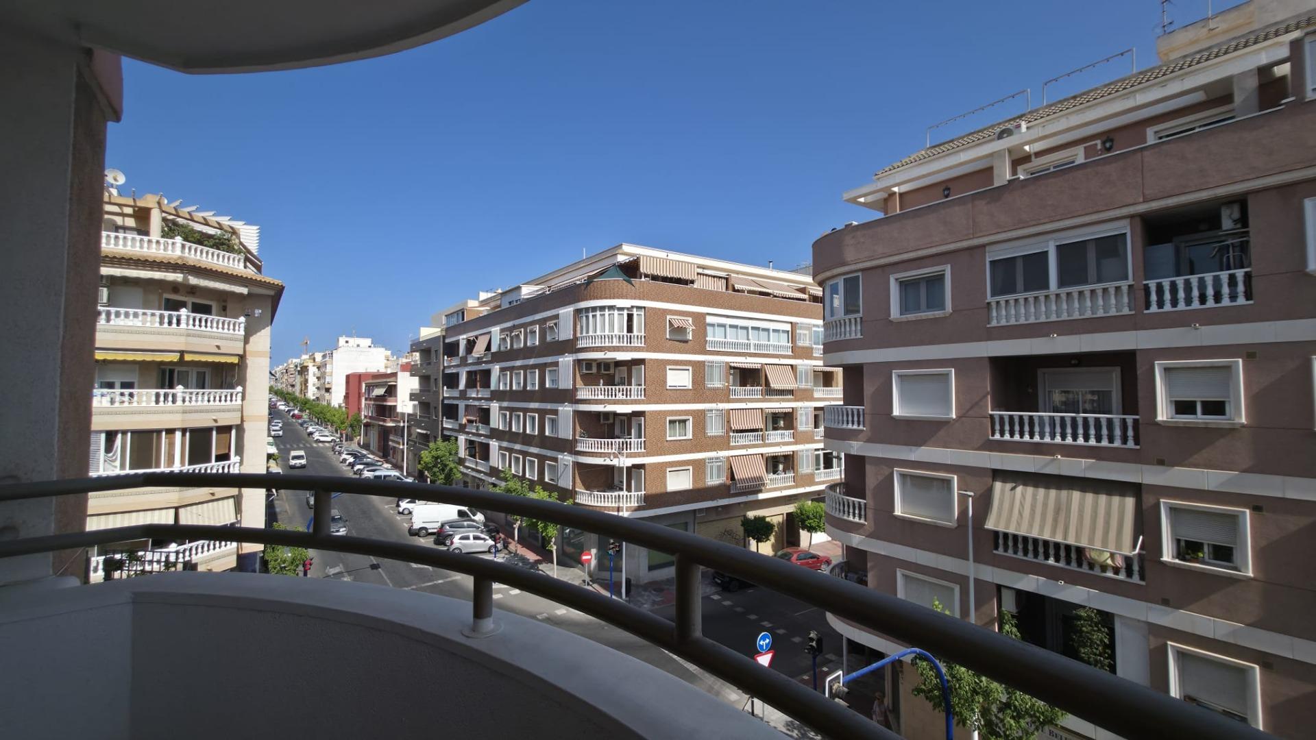 For sale - 3 Bedroom 2 Bathroom Apartment in Torrevieja - Acequion  - Alicante