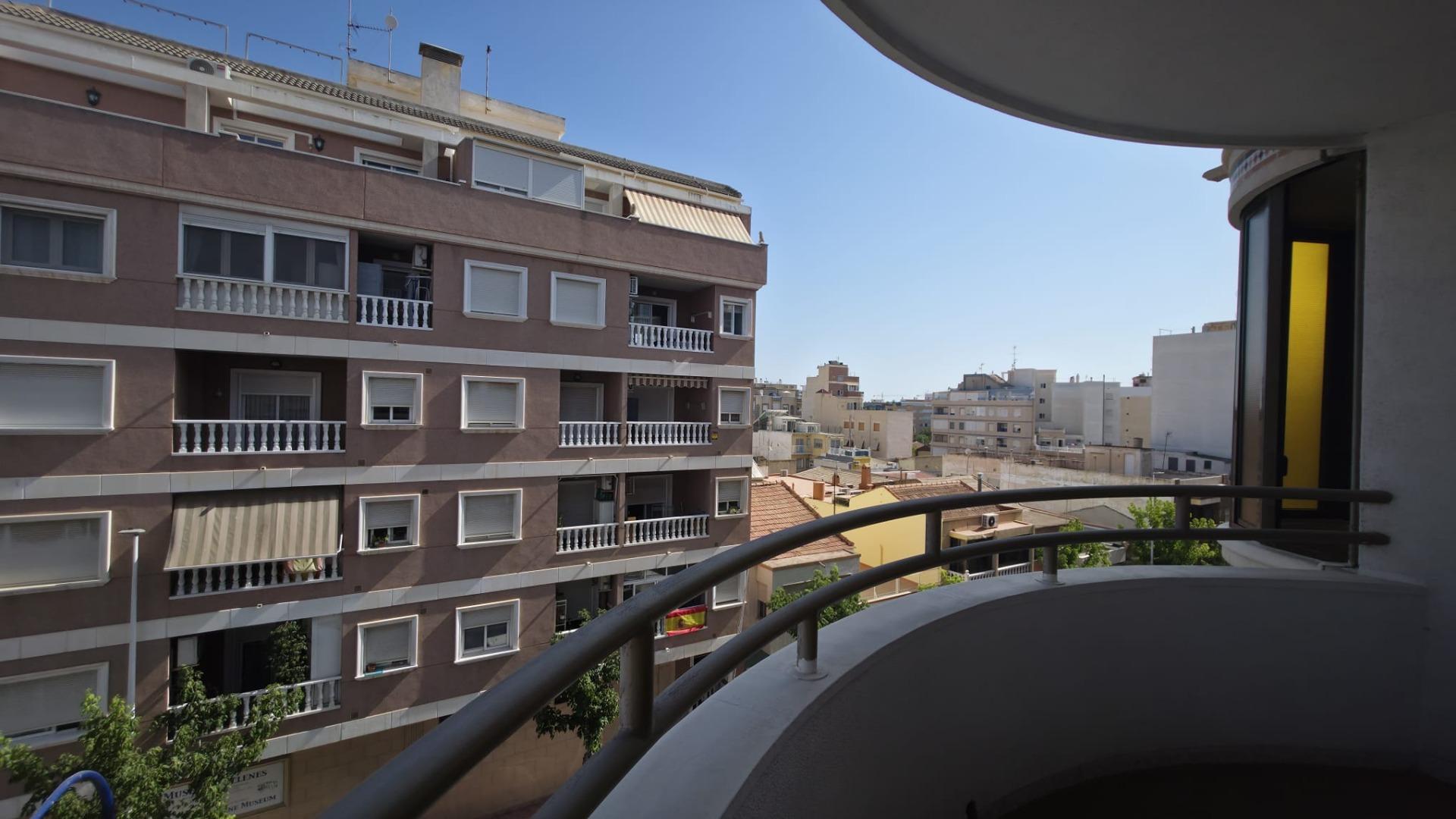 For sale - 3 Bedroom 2 Bathroom Apartment in Torrevieja - Acequion  - Alicante