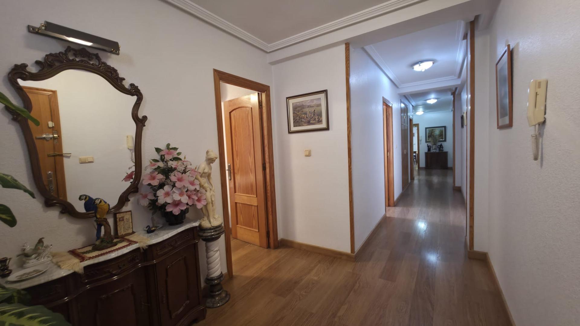 For sale - 3 Bedroom 2 Bathroom Apartment in Torrevieja - Acequion  - Alicante