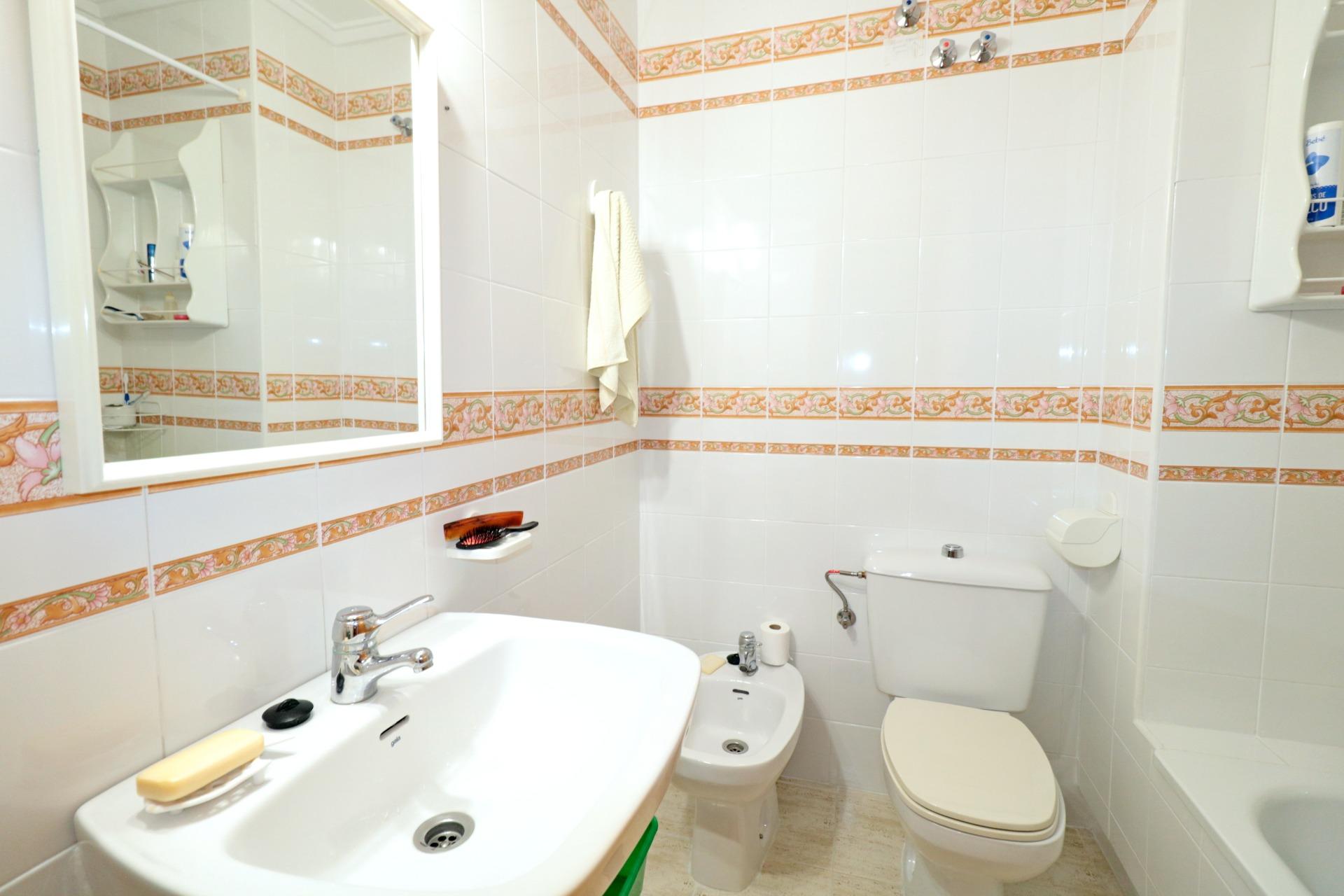 For sale - 2 Bedroom 1 Bathroom Apartment in Torrevieja - Acequion  - Alicante