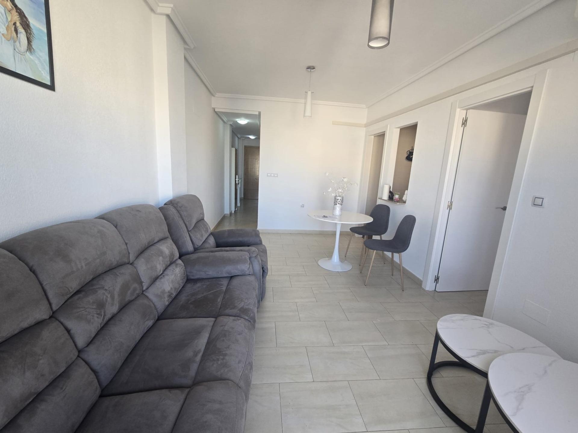 For sale - 2 Bedroom 2 Bathroom Apartment in Torrevieja - Centro  - Alicante