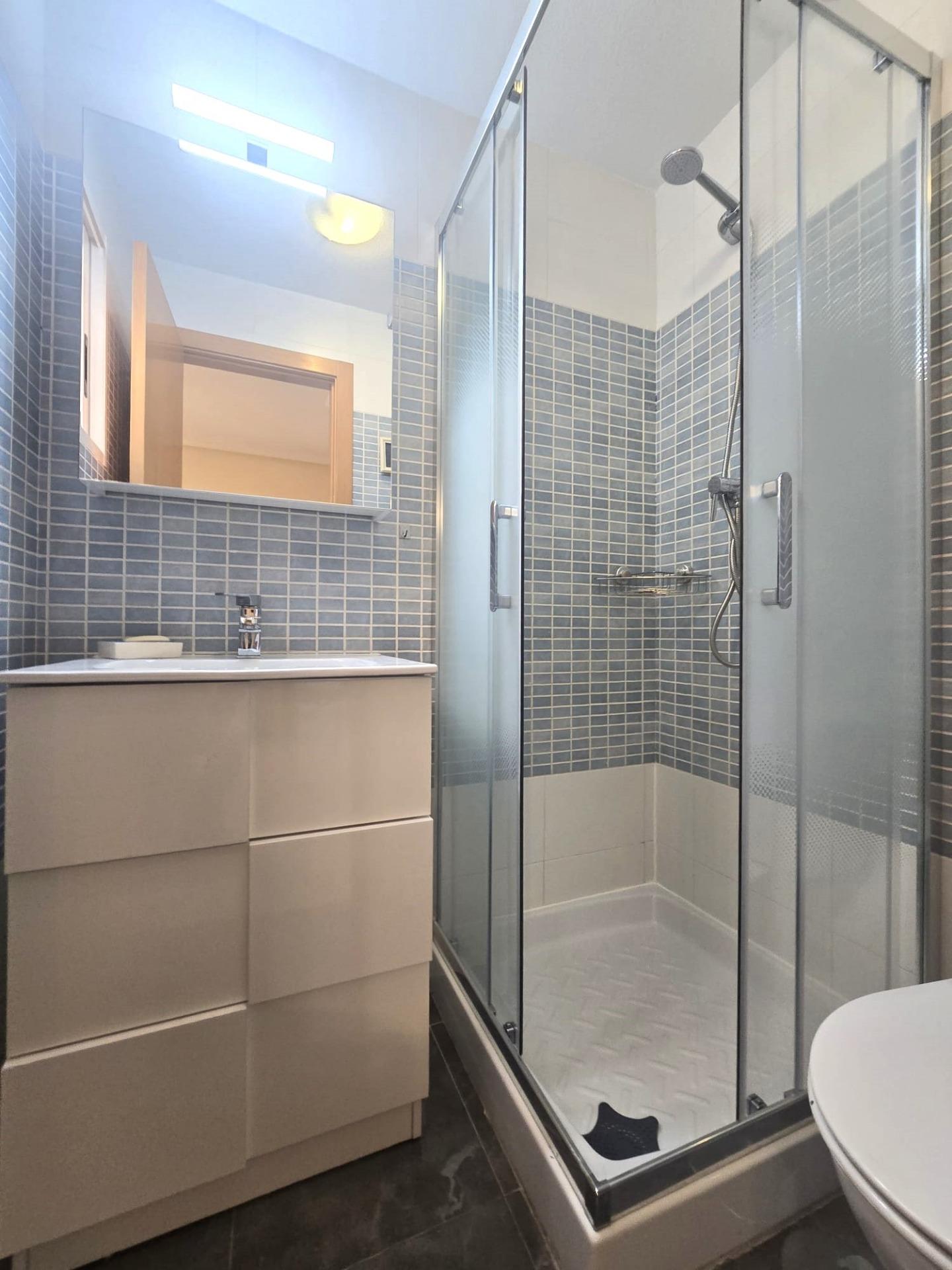 For sale - 2 Bedroom 2 Bathroom Apartment in Torrevieja - Centro  - Alicante