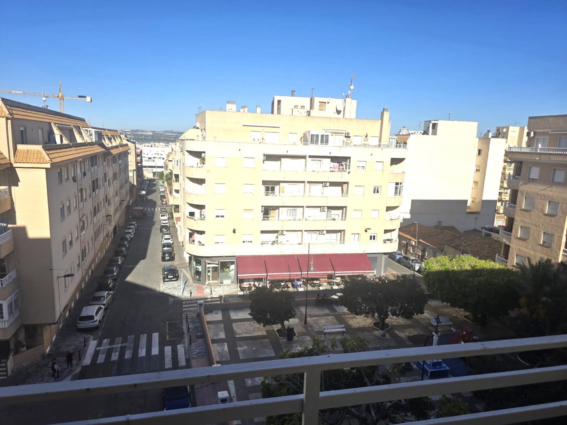 For sale - 2 Bedroom 2 Bathroom Apartment in Torrevieja - Centro  - Alicante