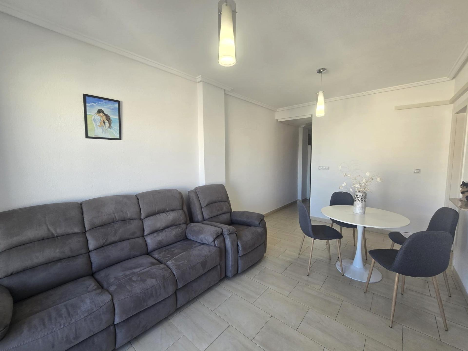 For sale - 2 Bedroom 2 Bathroom Apartment in Torrevieja - Centro  - Alicante