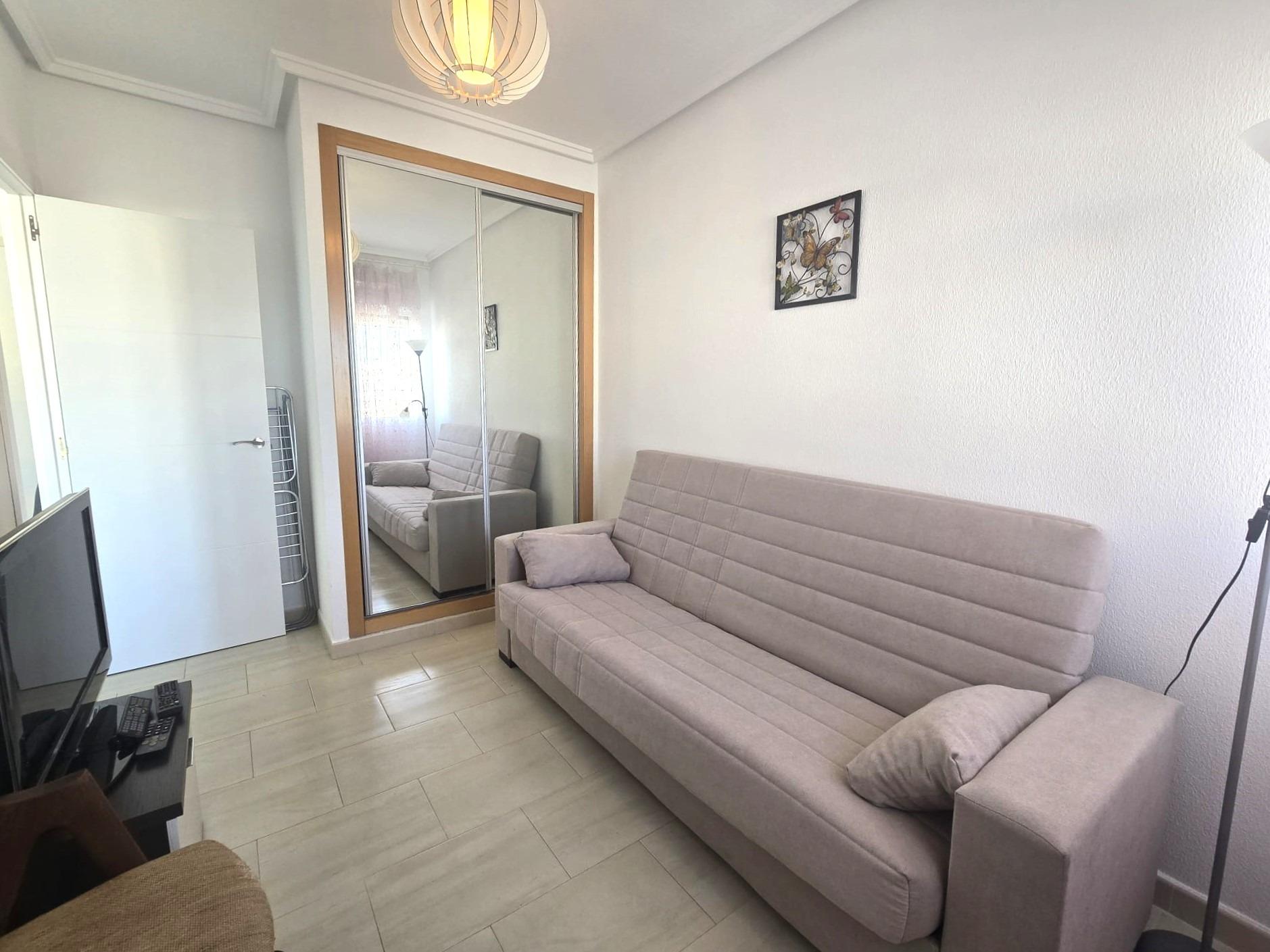 For sale - 2 Bedroom 2 Bathroom Apartment in Torrevieja - Centro  - Alicante