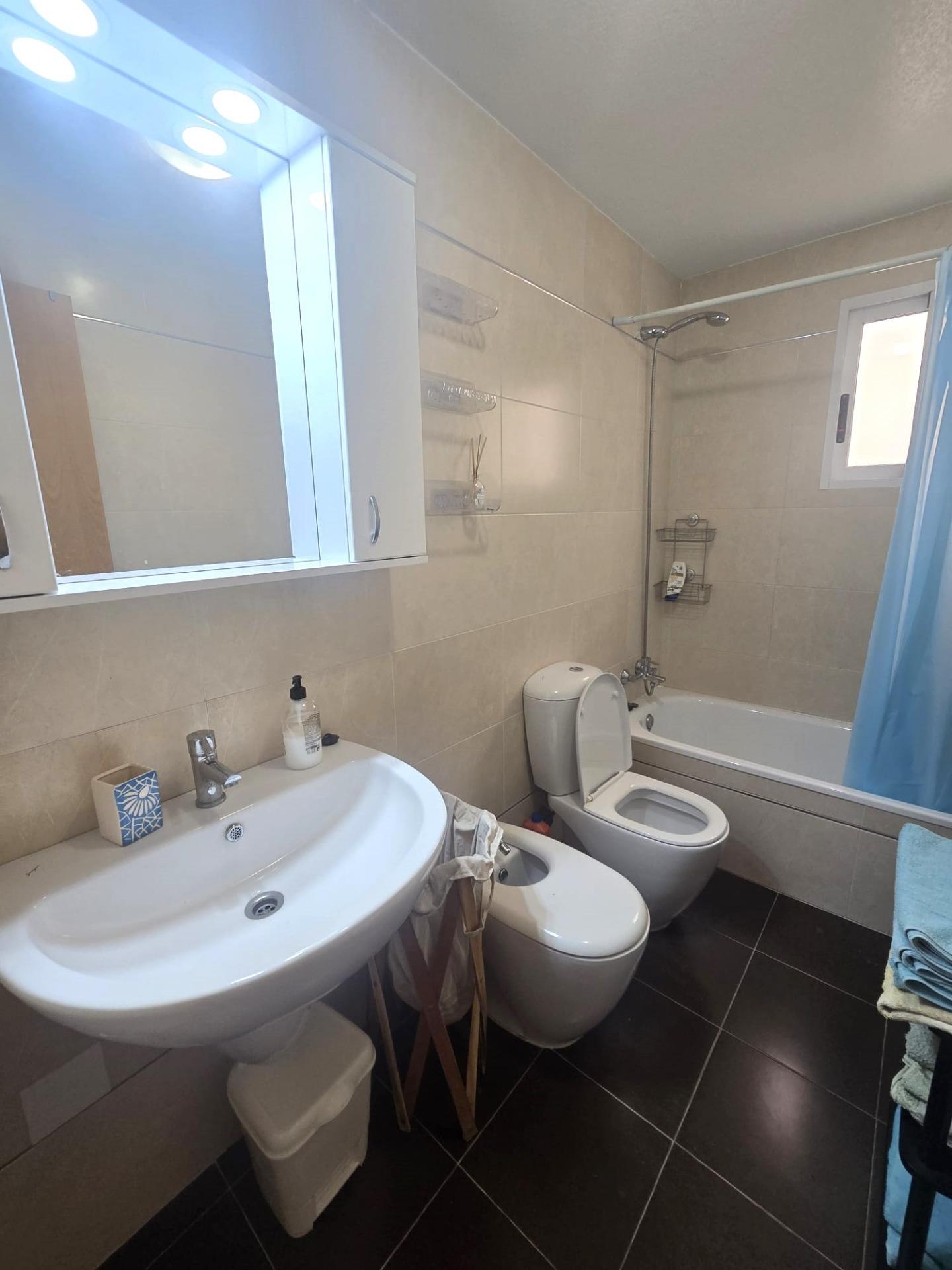 For sale - 2 Bedroom 2 Bathroom Apartment in Torrevieja - Centro  - Alicante