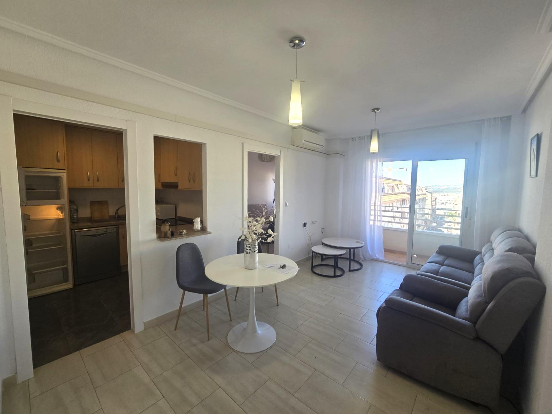 For sale - 2 Bedroom 2 Bathroom Apartment in Torrevieja - Centro  - Alicante