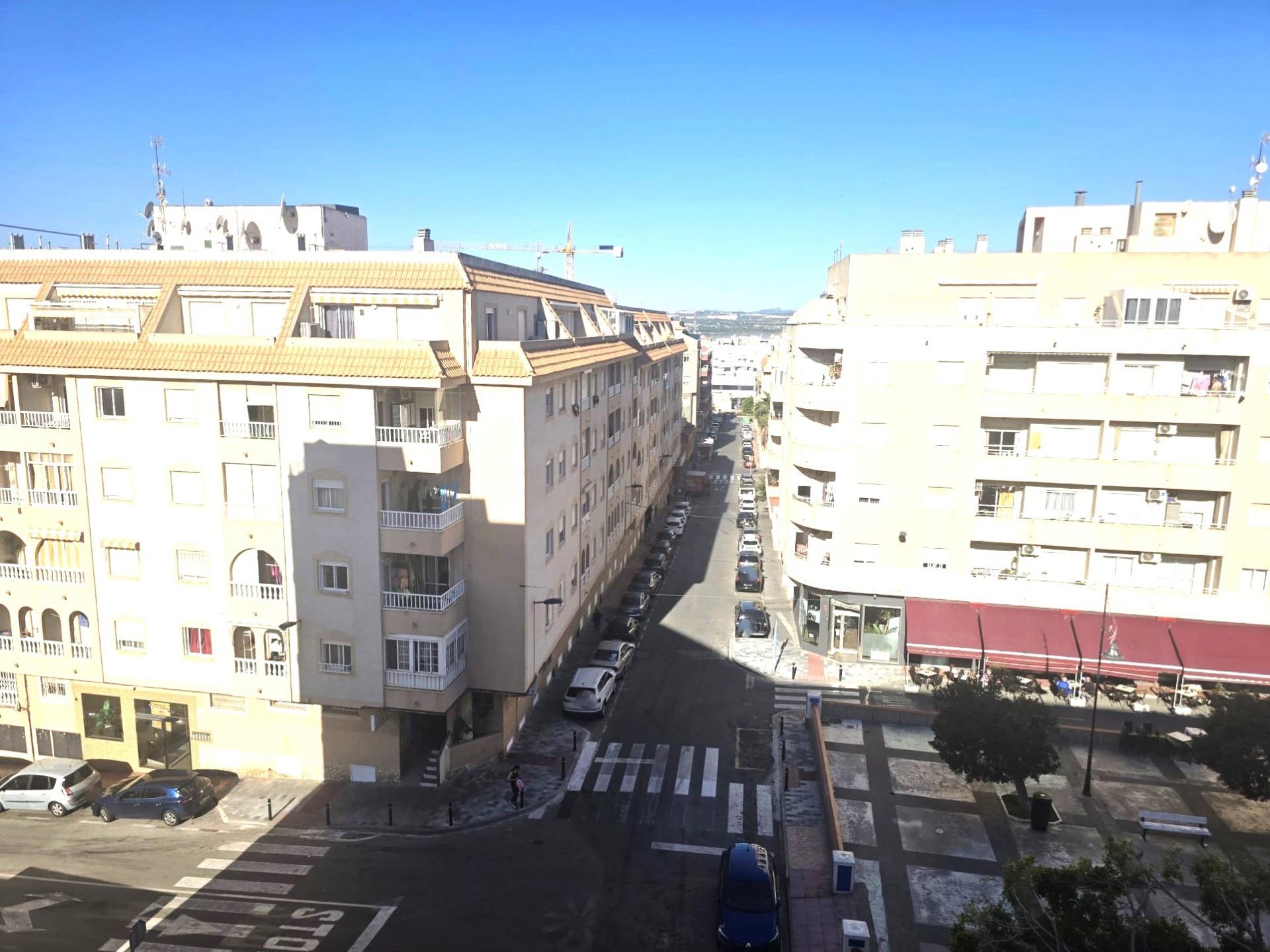For sale - 2 Bedroom 2 Bathroom Apartment in Torrevieja - Centro  - Alicante