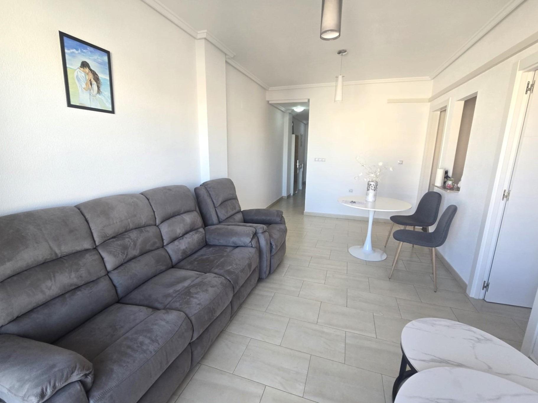 For sale - 2 Bedroom 2 Bathroom Apartment in Torrevieja - Centro  - Alicante