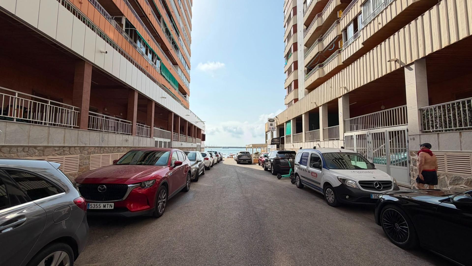For sale - 3 Bedroom 1 Bathroom Apartment in Torrevieja - Acequion  - Alicante