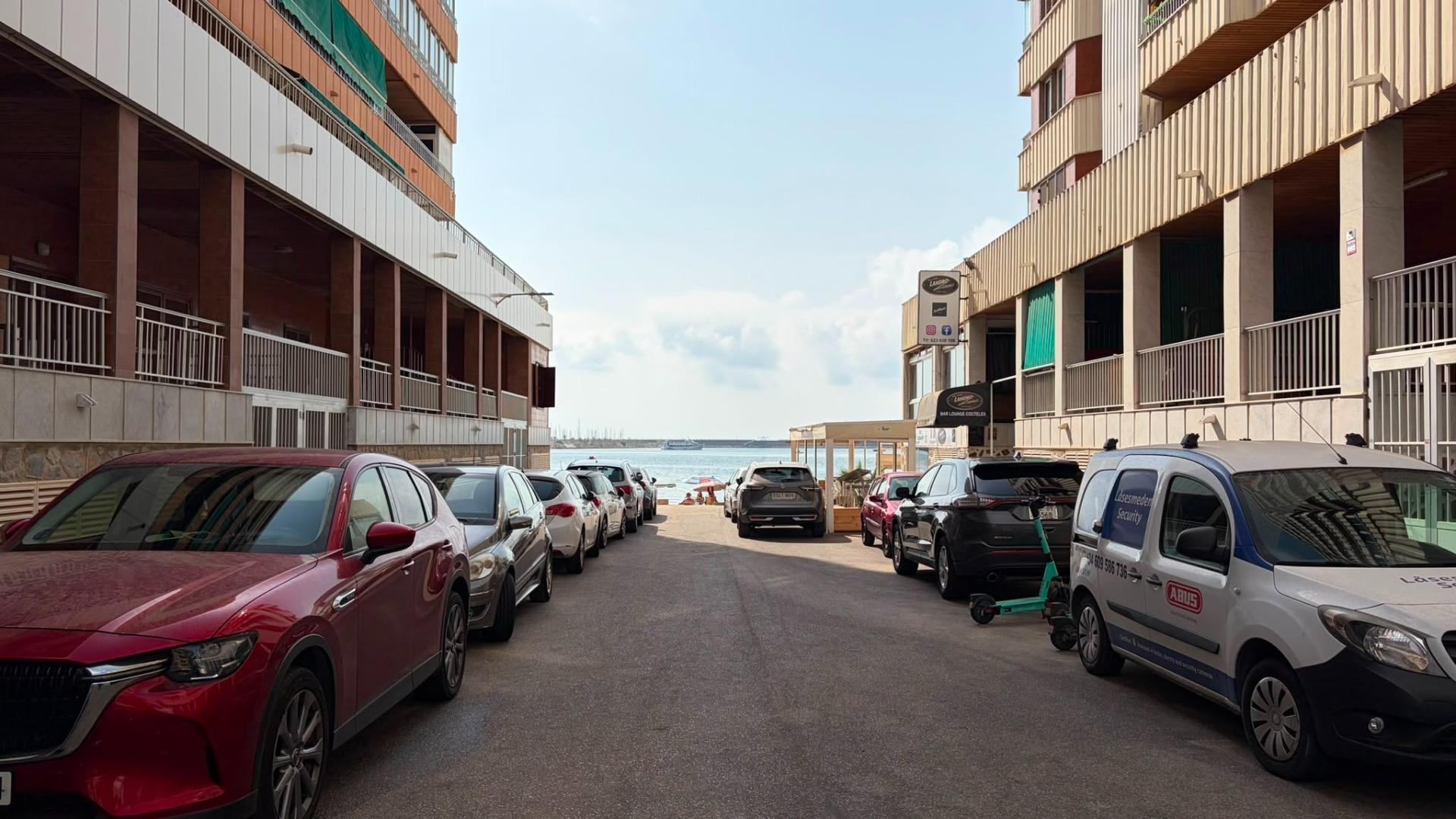 For sale - 3 Bedroom 1 Bathroom Apartment in Torrevieja - Acequion  - Alicante