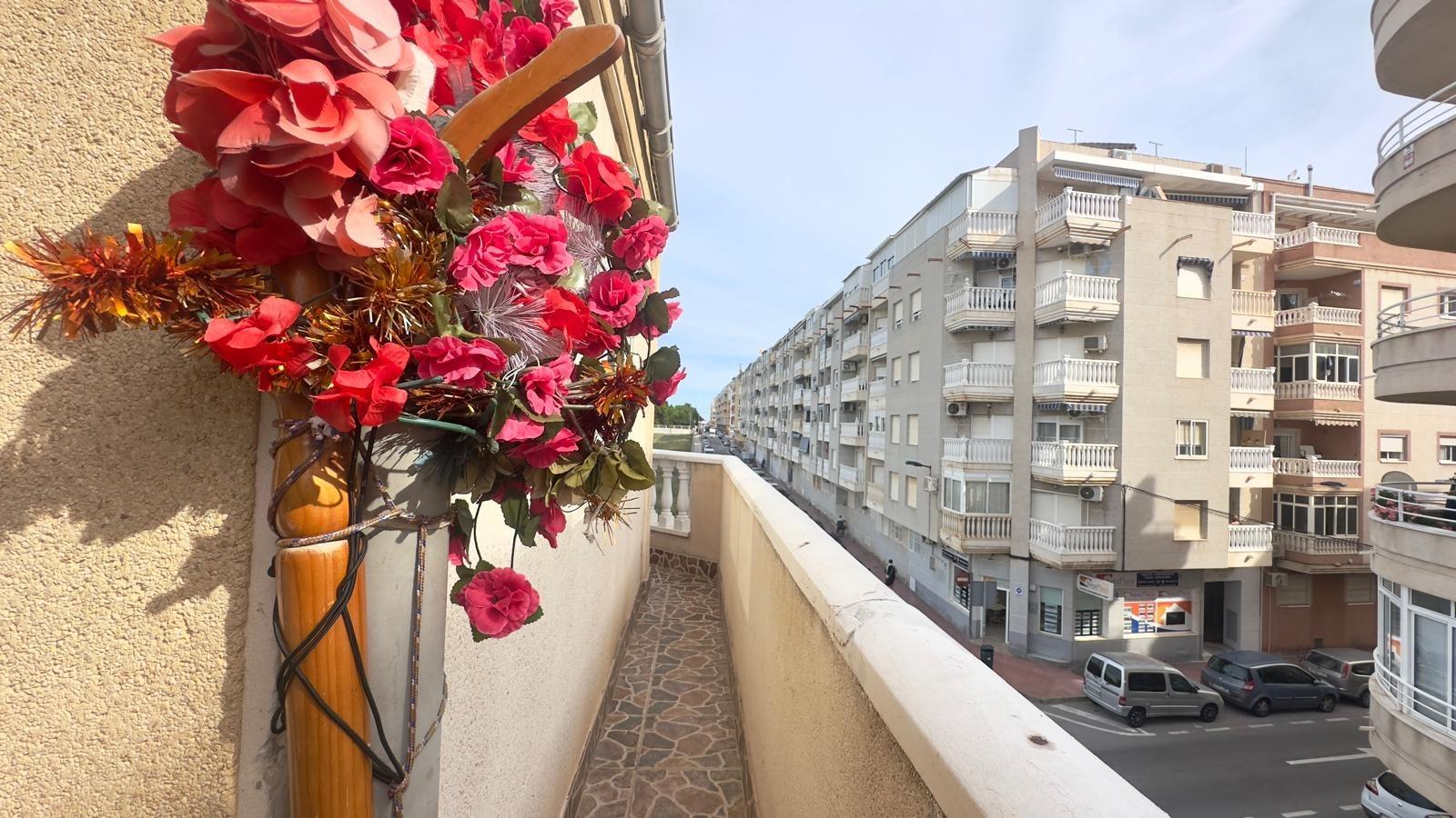 For sale - 2 Bedroom 1 Bathroom Penthouse in Torrevieja - Estacion De Autobuses  - Alicante