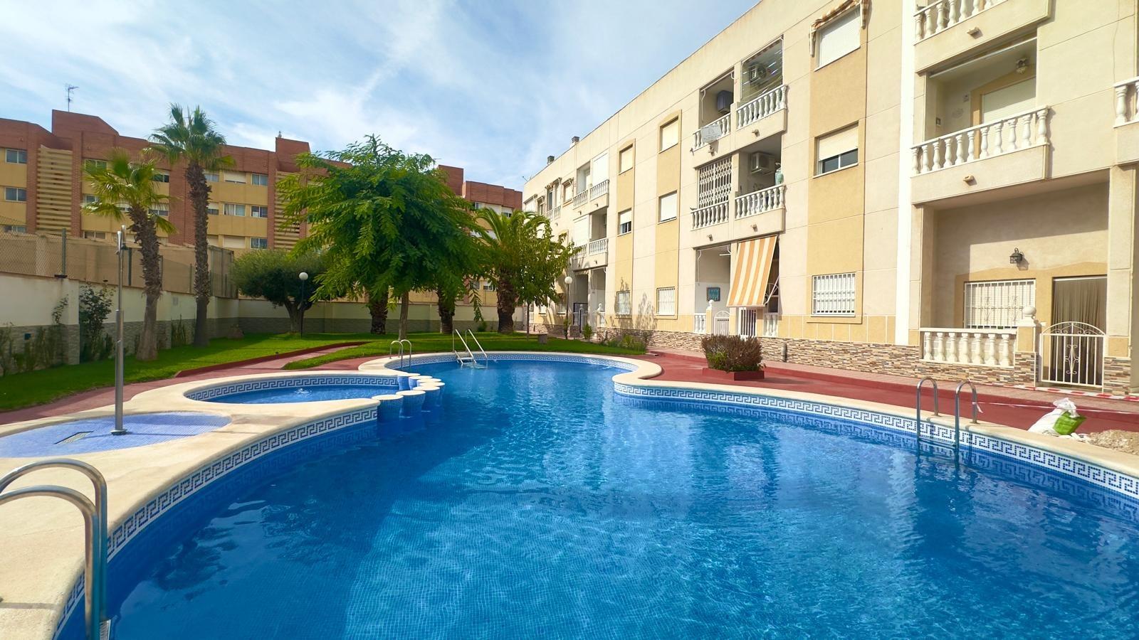 For sale - 2 Bedroom 1 Bathroom Penthouse in Torrevieja - Estacion De Autobuses  - Alicante
