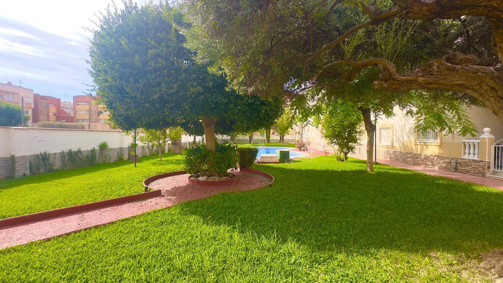 For sale - 2 Bedroom 1 Bathroom Penthouse in Torrevieja - Estacion De Autobuses  - Alicante