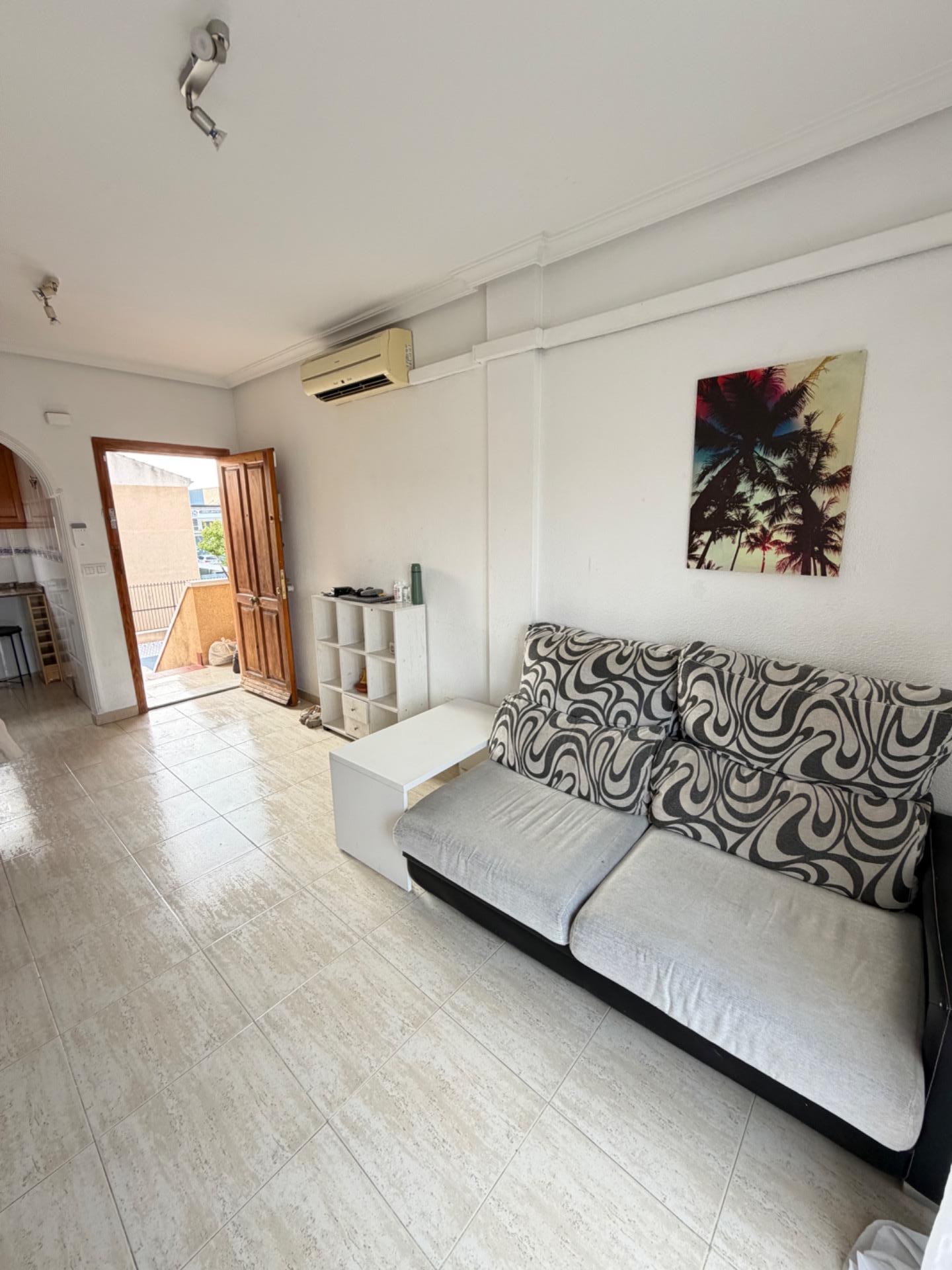For sale - 2 Bedroom 1 Bathroom Apartment in Torrevieja - Centro  - Alicante