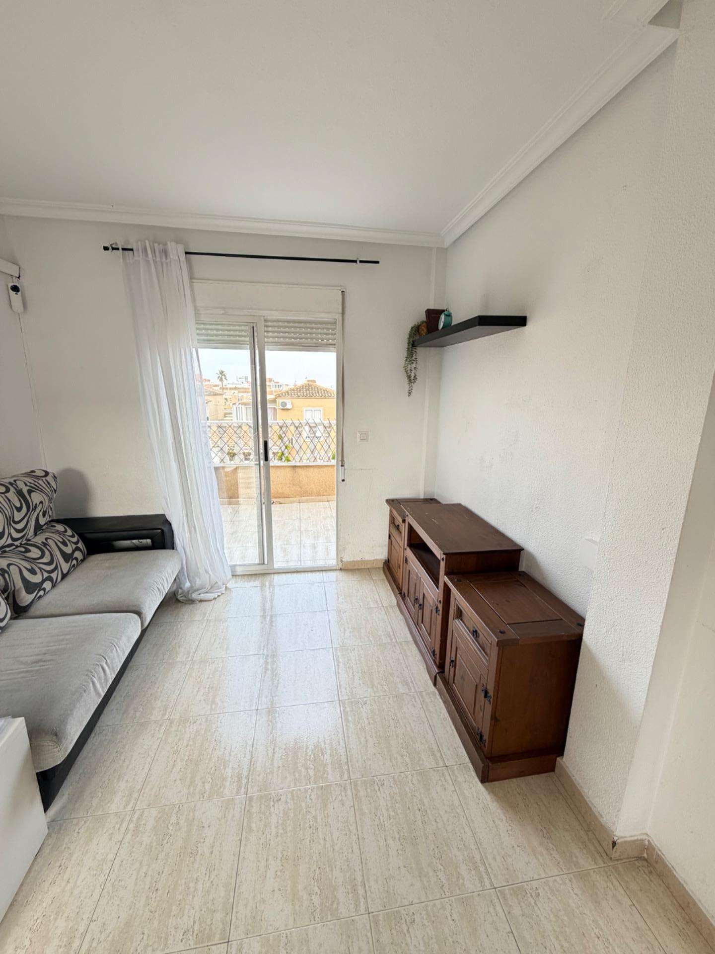 For sale - 2 Bedroom 1 Bathroom Apartment in Torrevieja - Centro  - Alicante