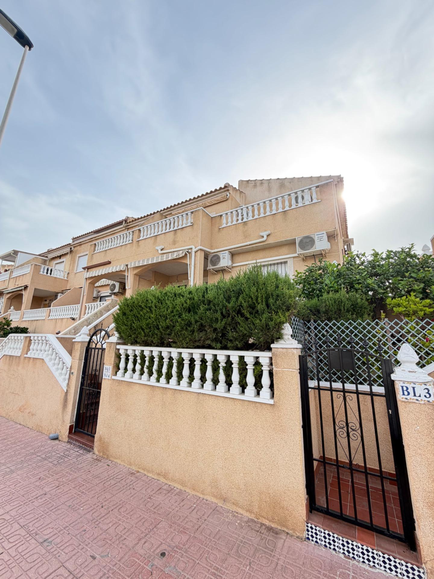For sale - 2 Bedroom 1 Bathroom Apartment in Torrevieja - Centro  - Alicante