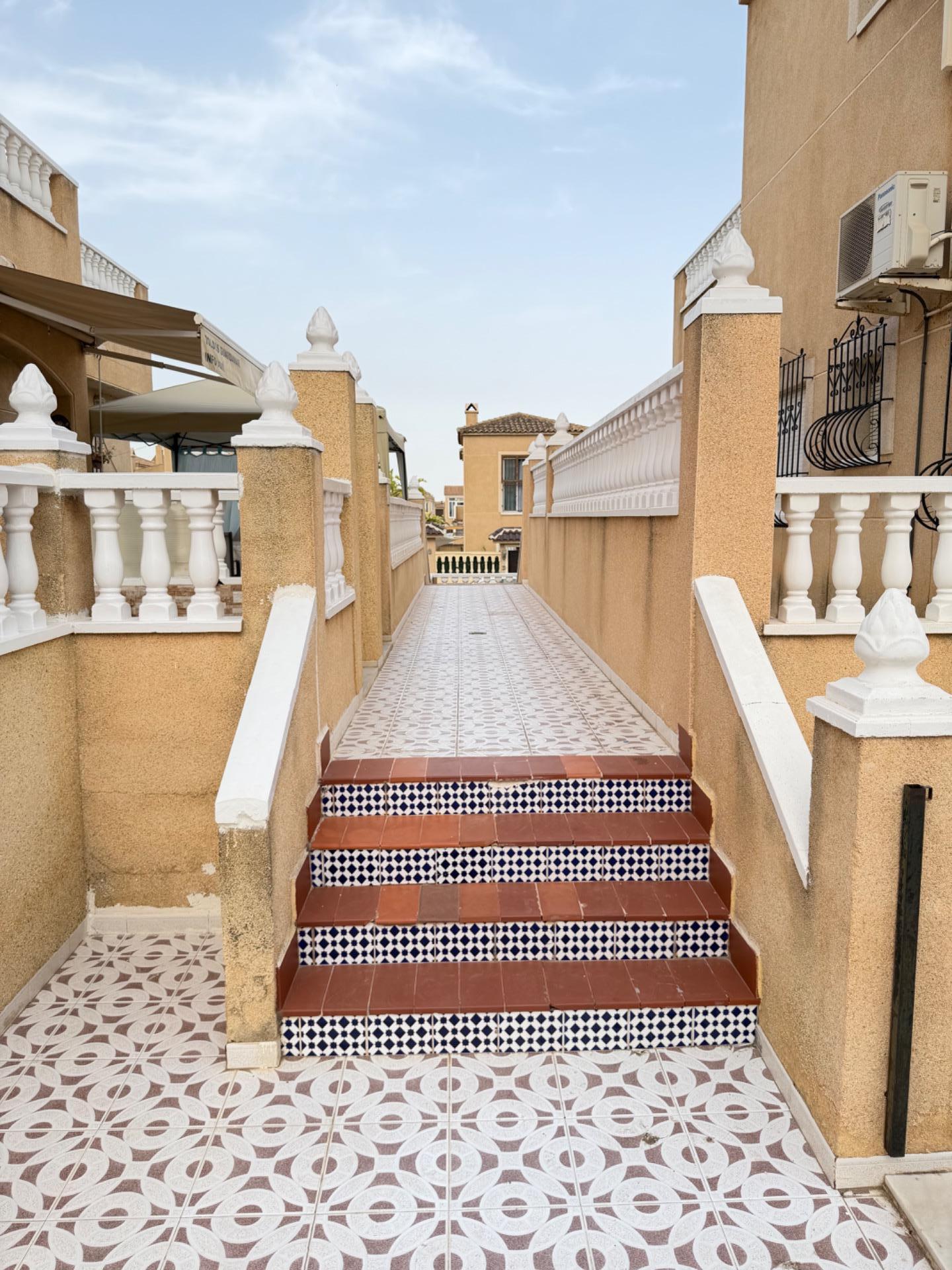 For sale - 2 Bedroom 1 Bathroom Apartment in Torrevieja - Centro  - Alicante