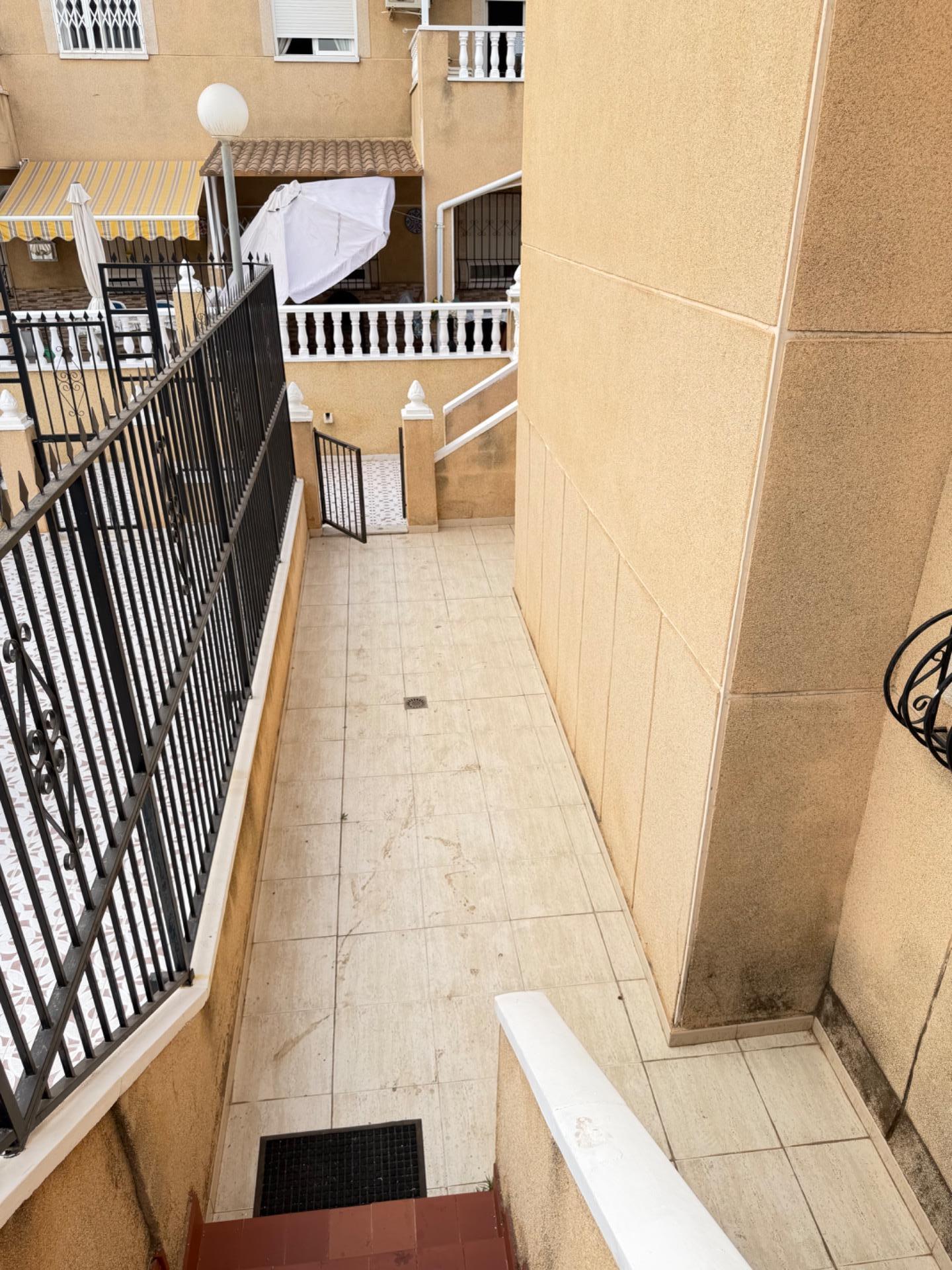 For sale - 2 Bedroom 1 Bathroom Apartment in Torrevieja - Centro  - Alicante