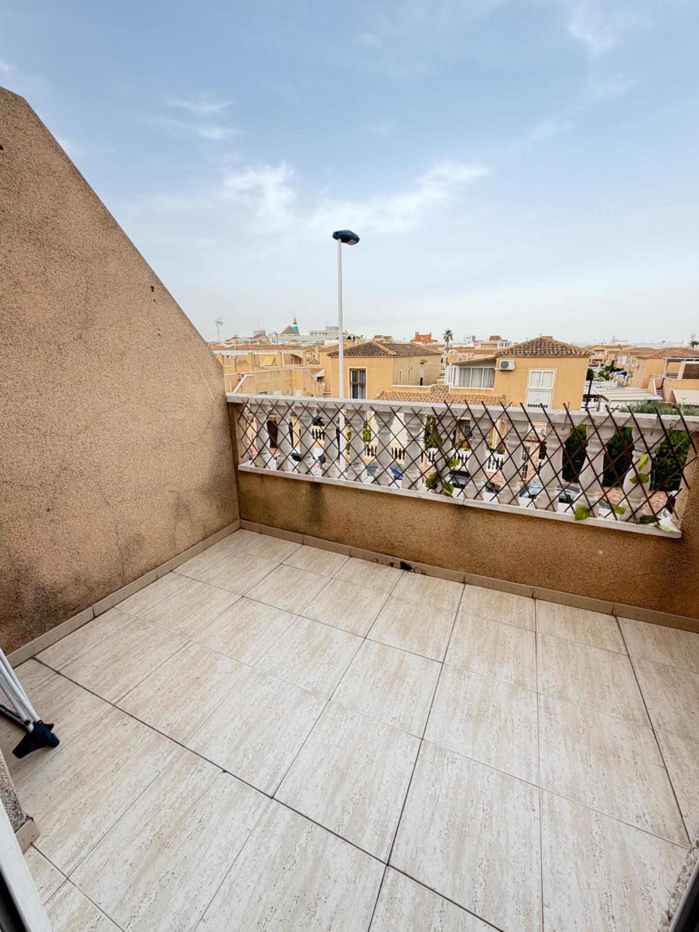 For sale - 2 Bedroom 1 Bathroom Apartment in Torrevieja - Centro  - Alicante