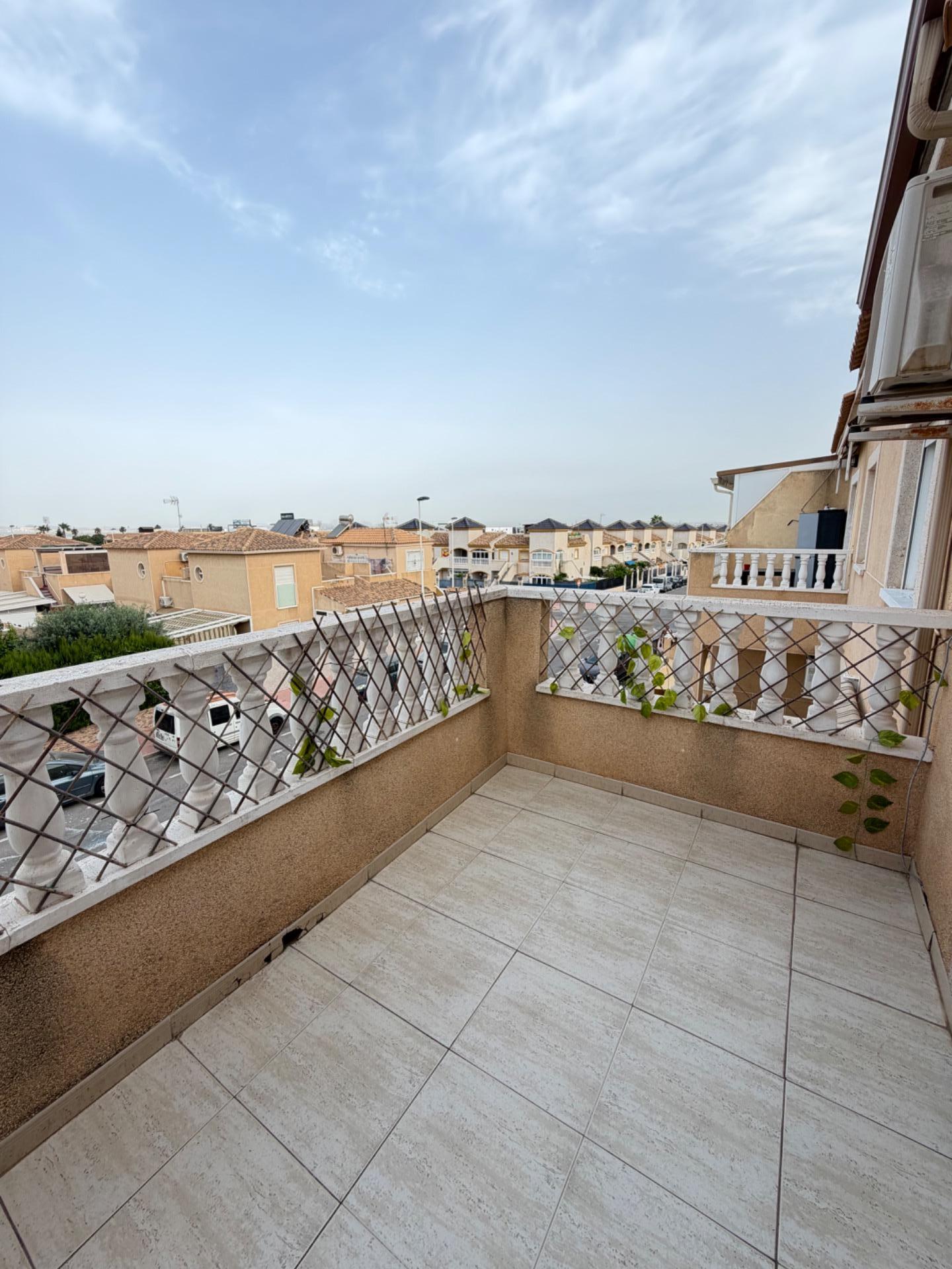 For sale - 2 Bedroom 1 Bathroom Apartment in Torrevieja - Centro  - Alicante