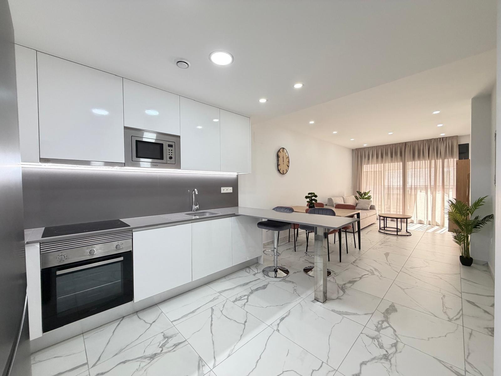 For sale - 2 Bedroom 2 Bathroom Apartment in Torrevieja - Estacion De Autobuses  - Alicante