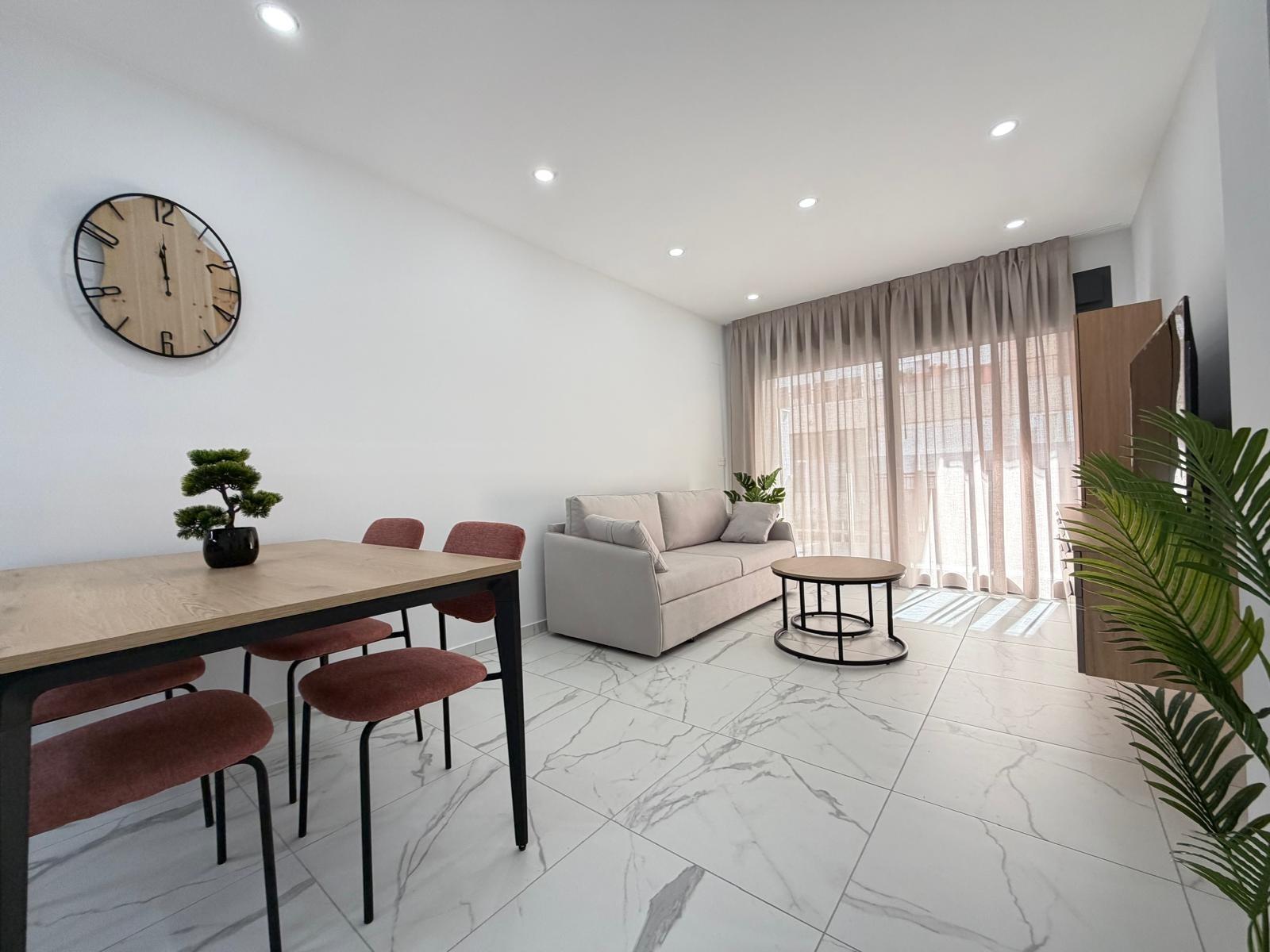 For sale - 2 Bedroom 2 Bathroom Apartment in Torrevieja - Estacion De Autobuses  - Alicante