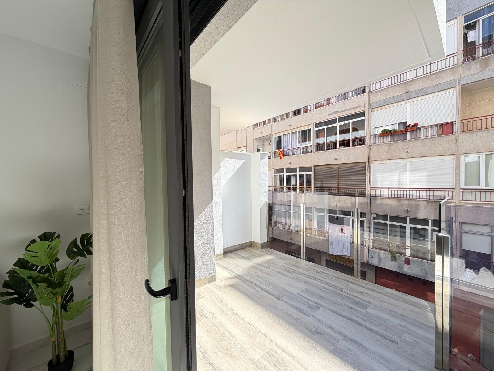 For sale - 2 Bedroom 2 Bathroom Apartment in Torrevieja - Estacion De Autobuses  - Alicante