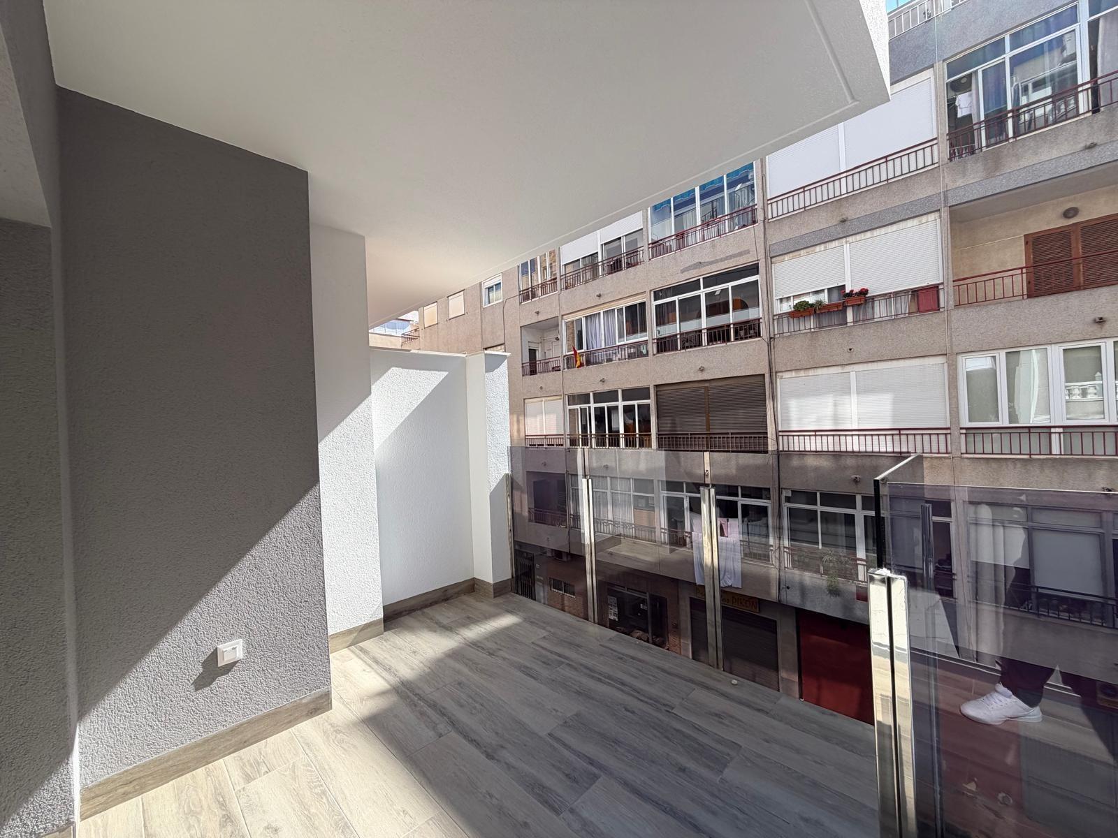 For sale - 2 Bedroom 2 Bathroom Apartment in Torrevieja - Estacion De Autobuses  - Alicante