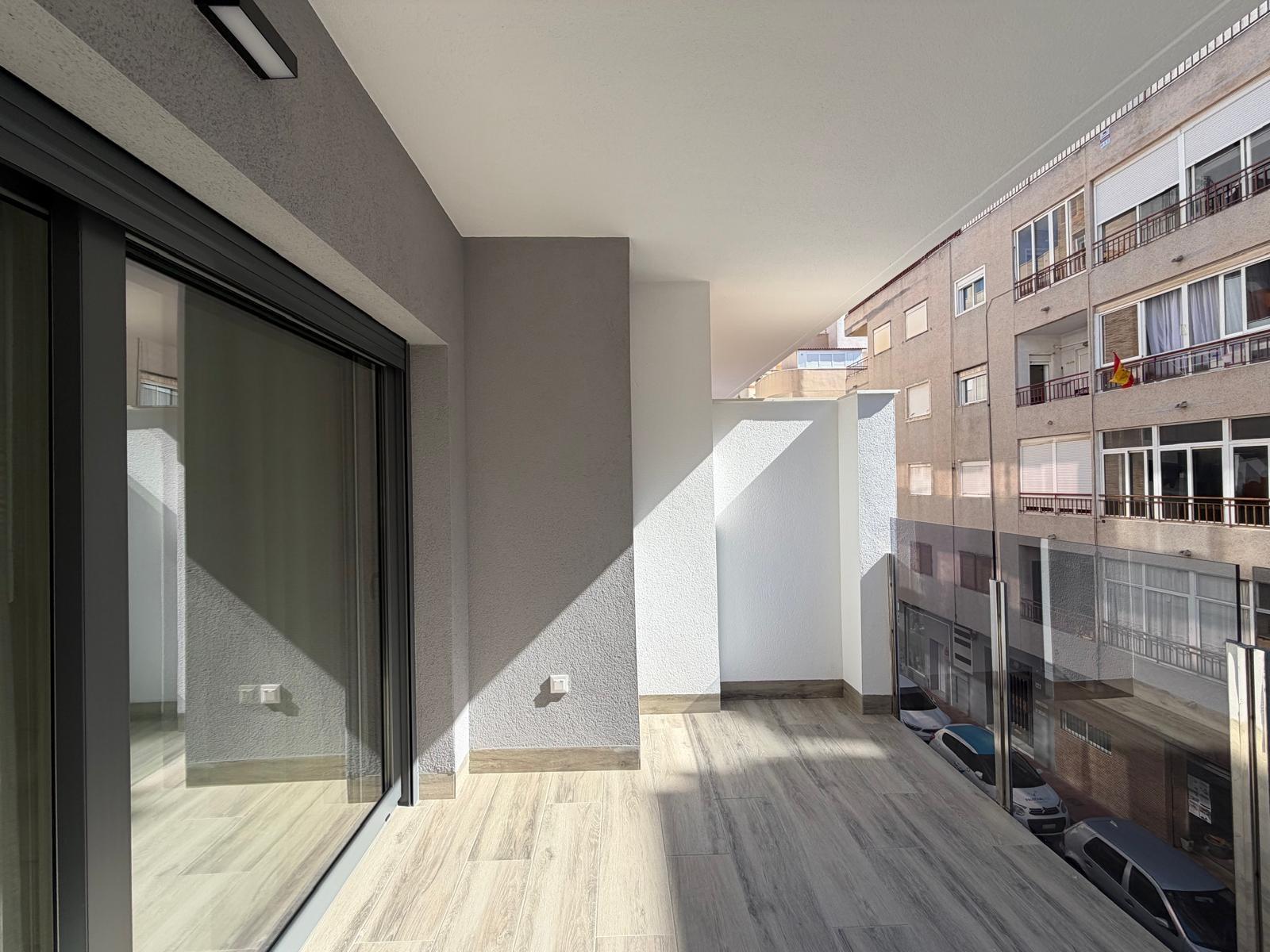 For sale - 2 Bedroom 2 Bathroom Apartment in Torrevieja - Estacion De Autobuses  - Alicante